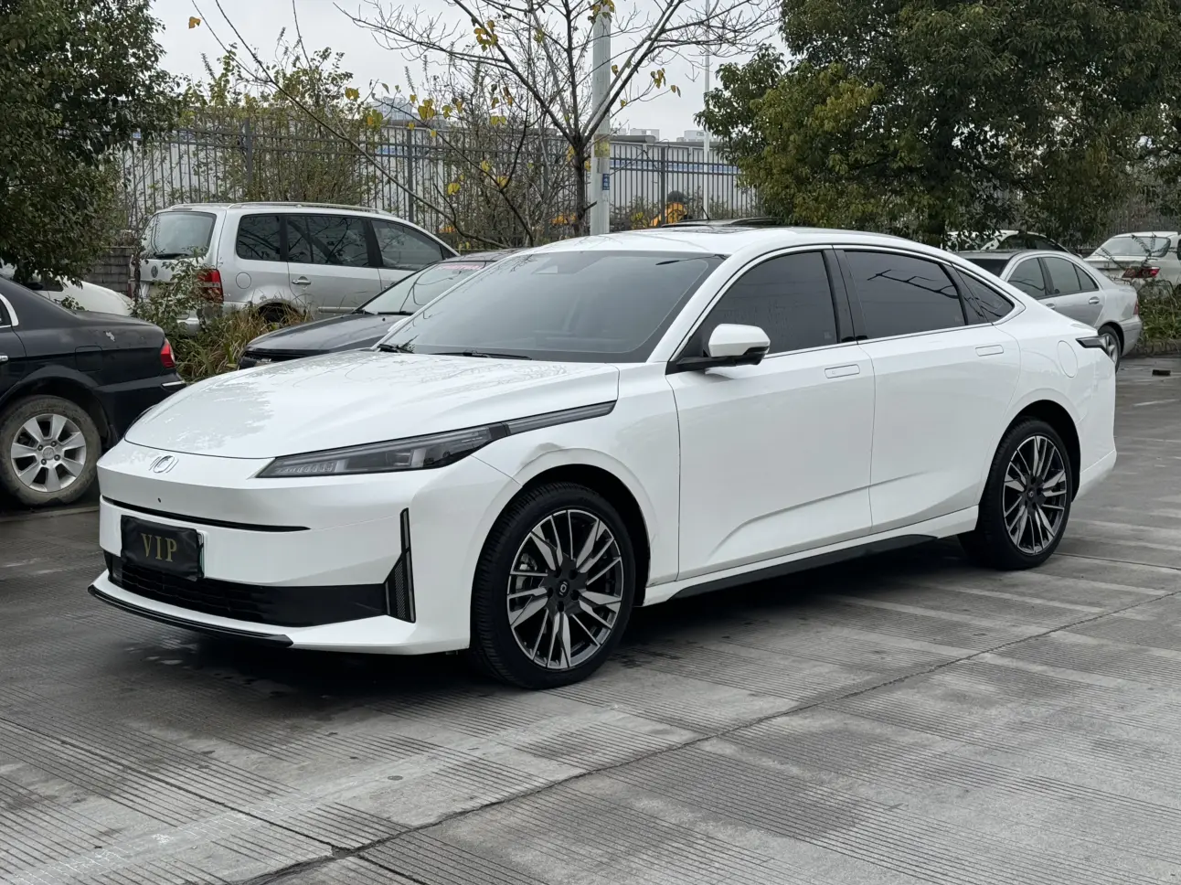 Changan Qiyuan A05  из Китая