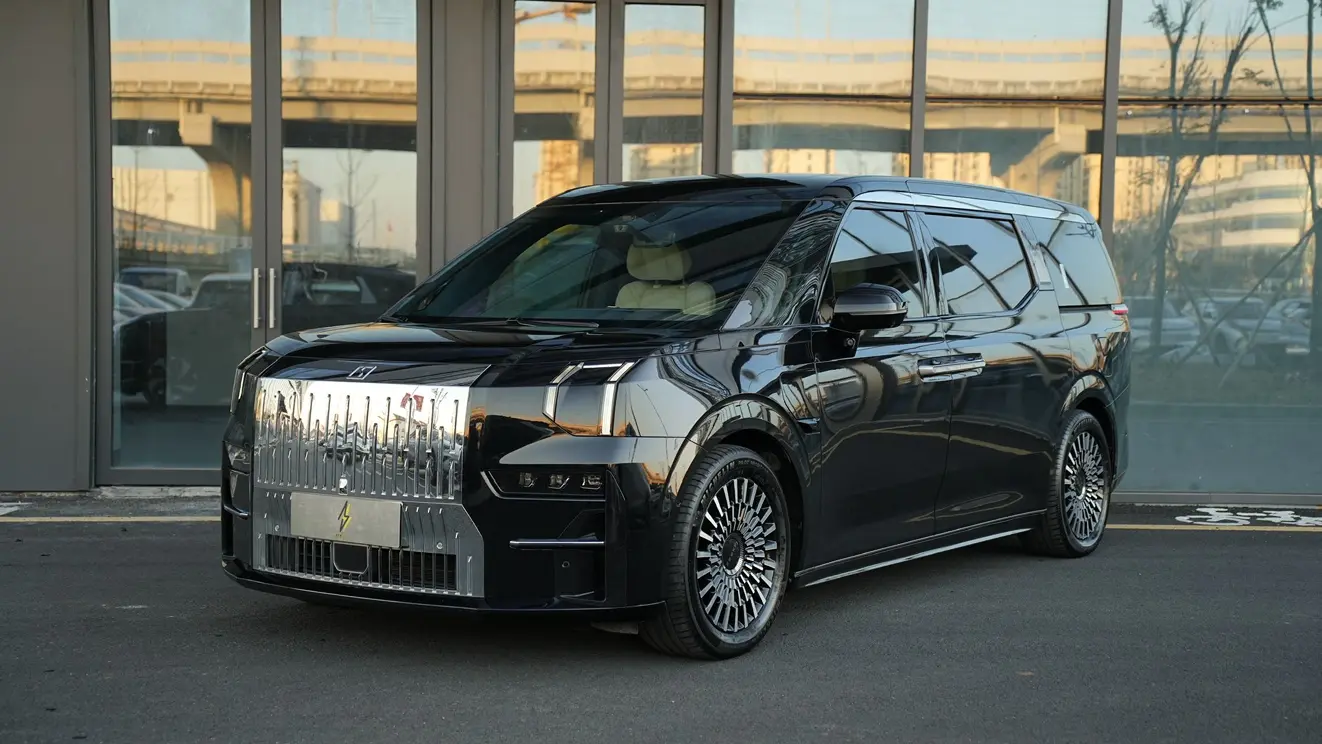 ZEEKR 009  из Китая