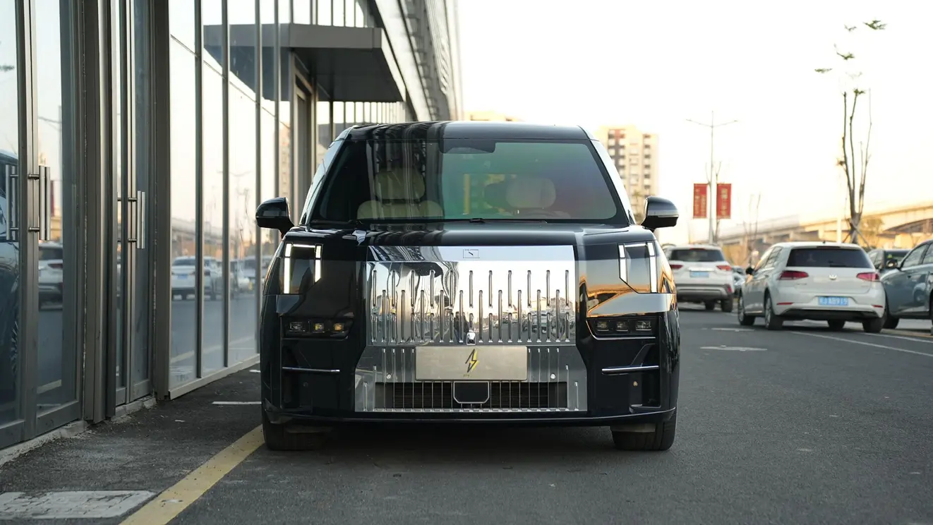 ZEEKR 009  из Китая