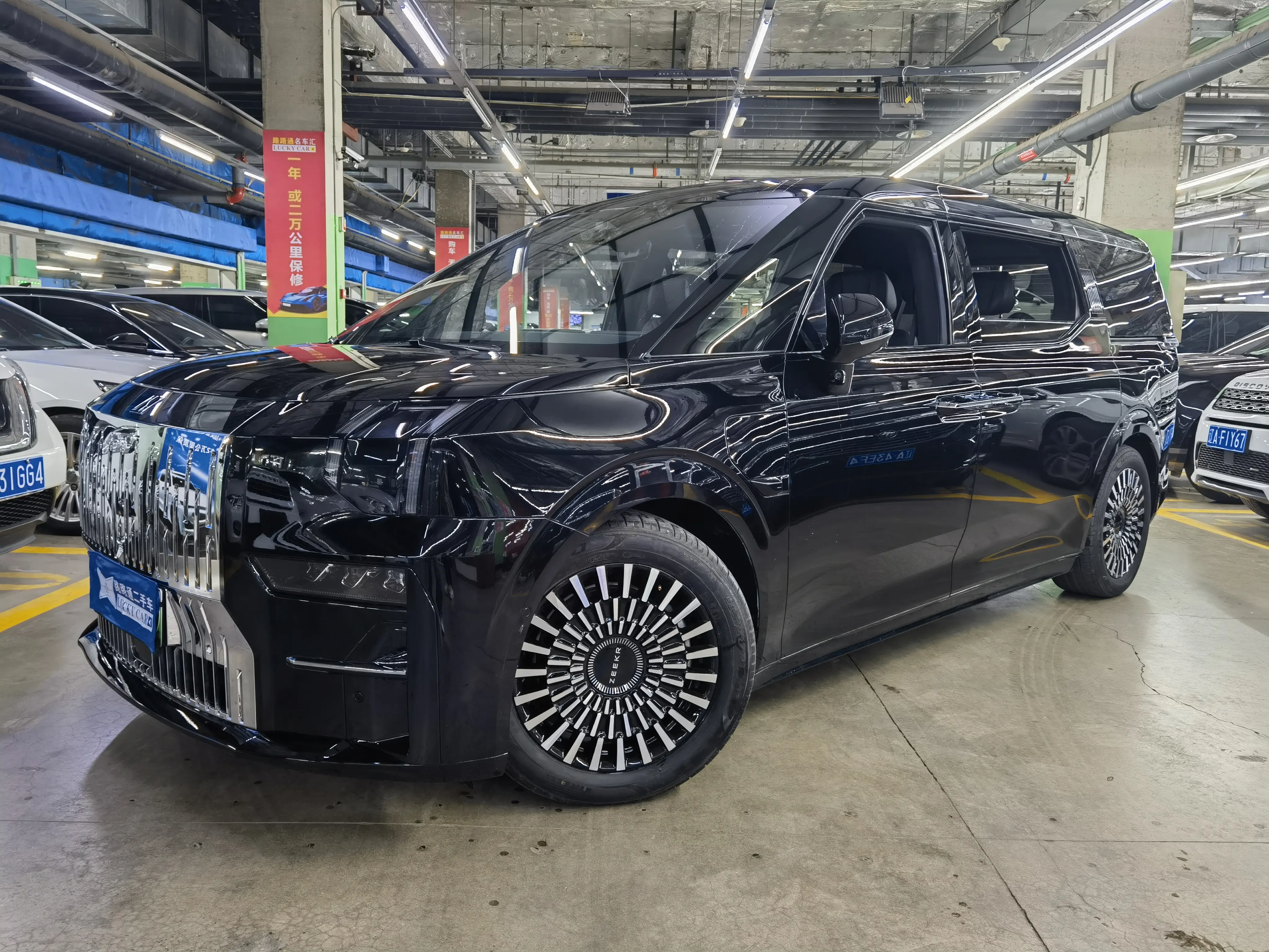 ZEEKR 009  из Китая