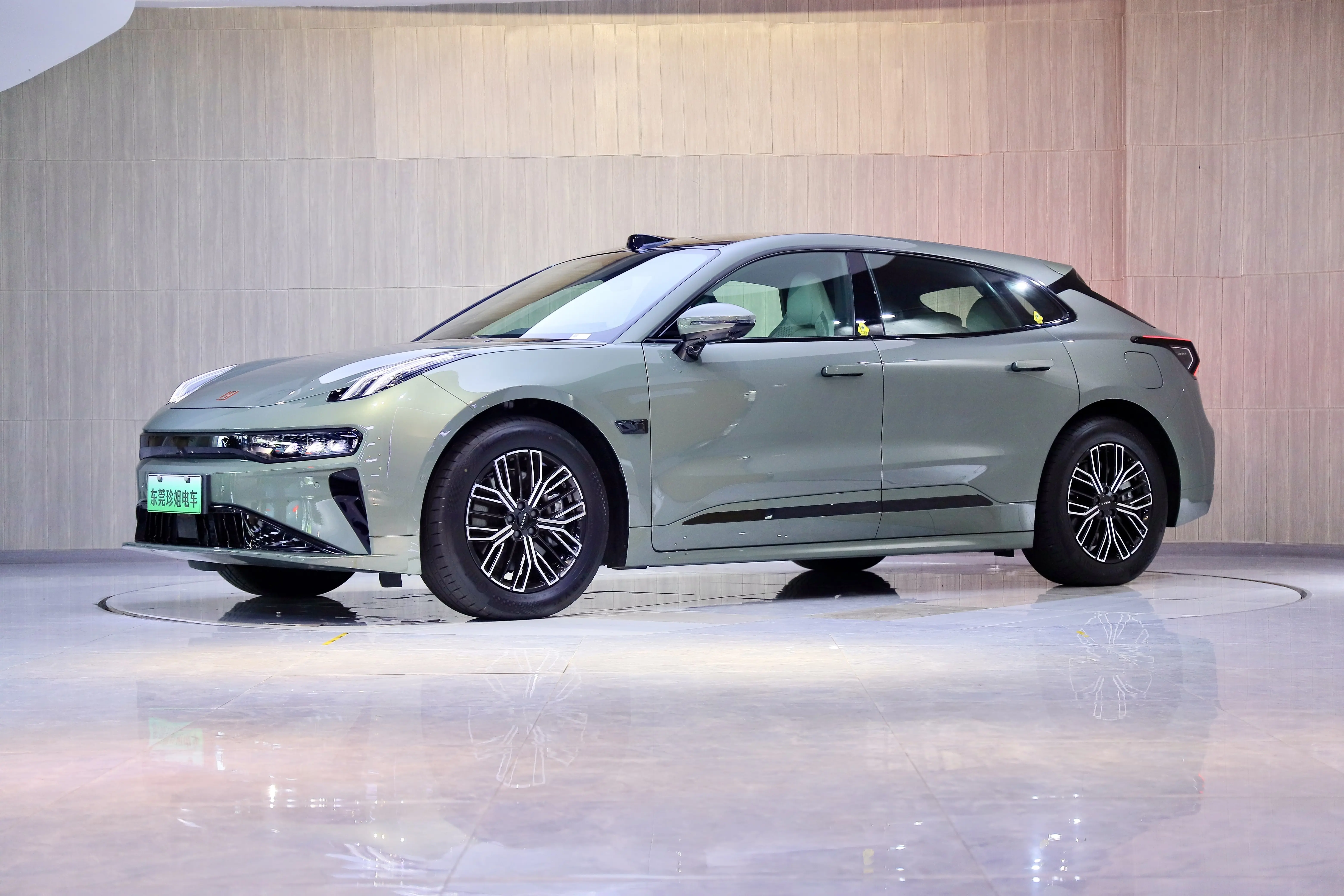 ZEEKR 001  из Китая