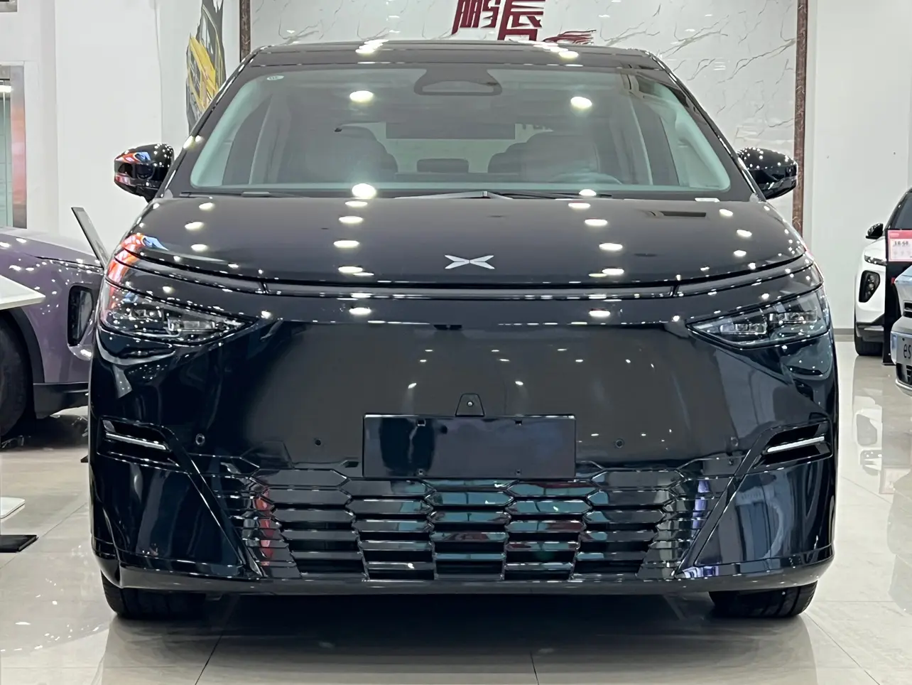 Xpeng X9  из Китая