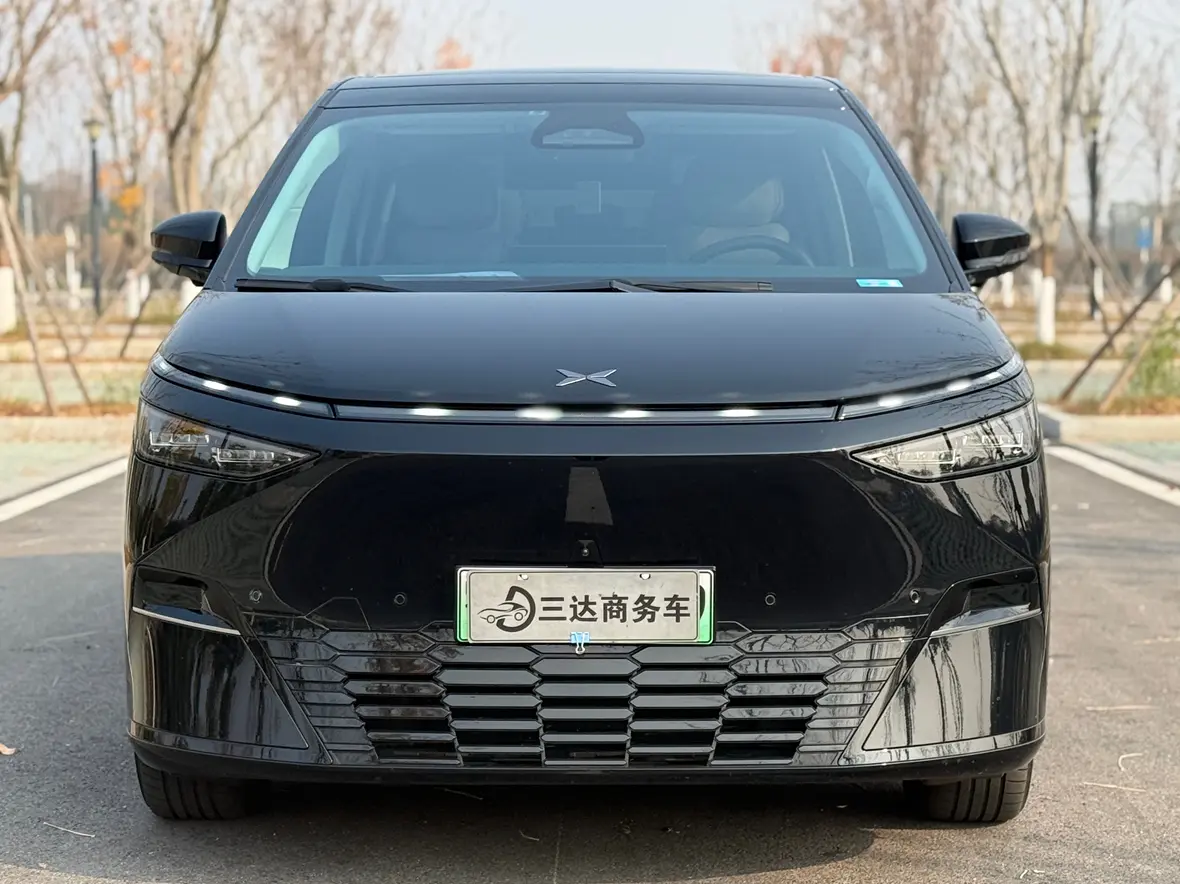 Xpeng X9  из Китая