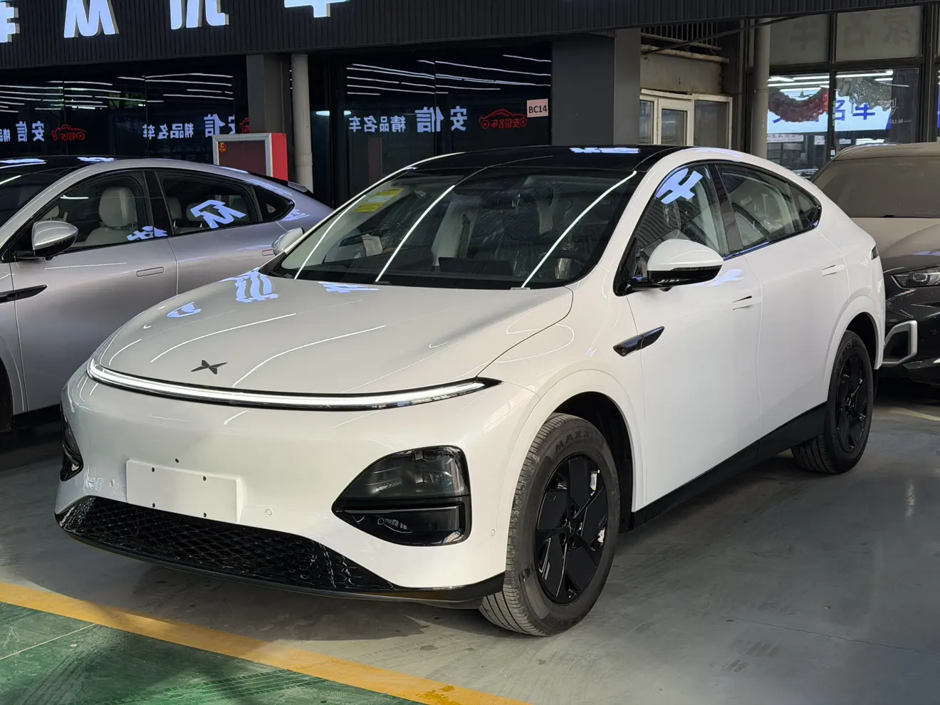 Xpeng G6  из Китая