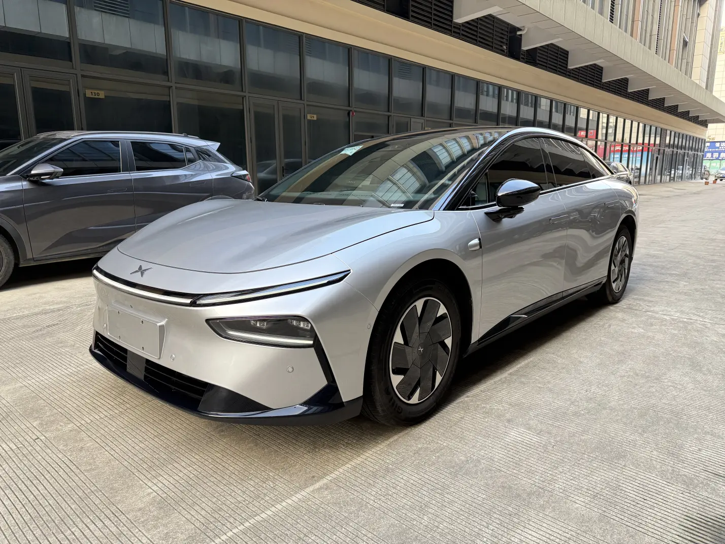 Xpeng P7+  из Китая