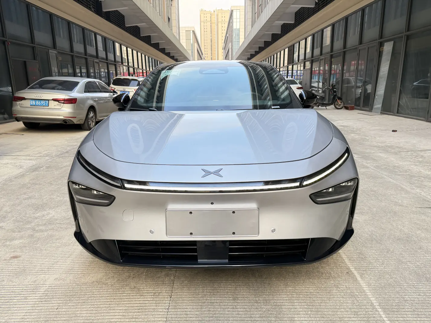 Xpeng P7+  из Китая