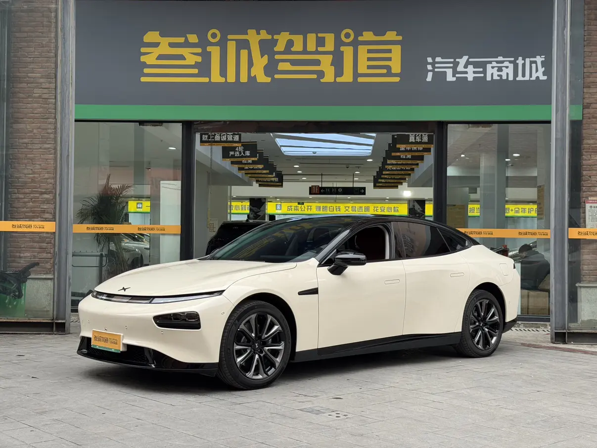 Xpeng P7  из Китая