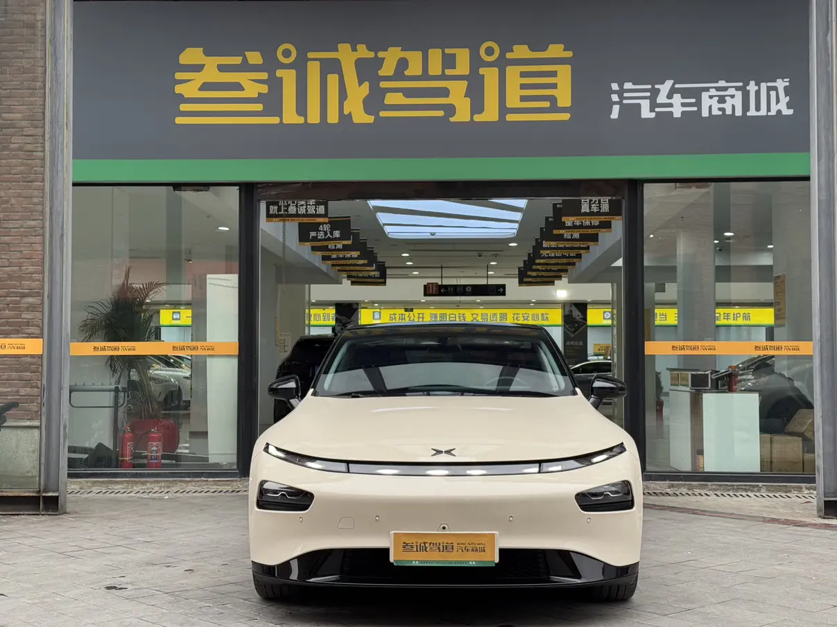 Xpeng P7  из Китая