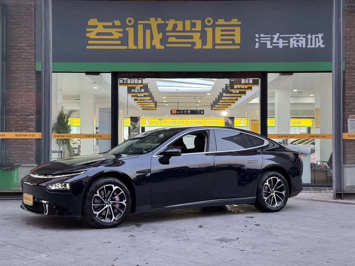 Xpeng P7  из Китая