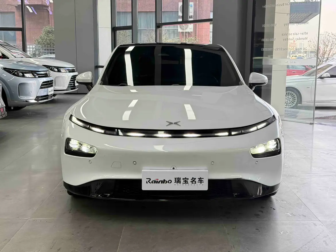 Xpeng P7  из Китая