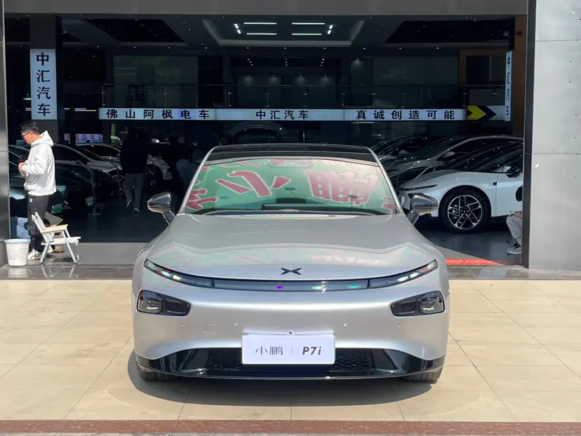 Xpeng P7  из Китая