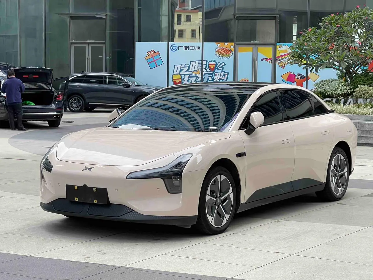 Xpeng Xiaopeng MONA M03  из Китая