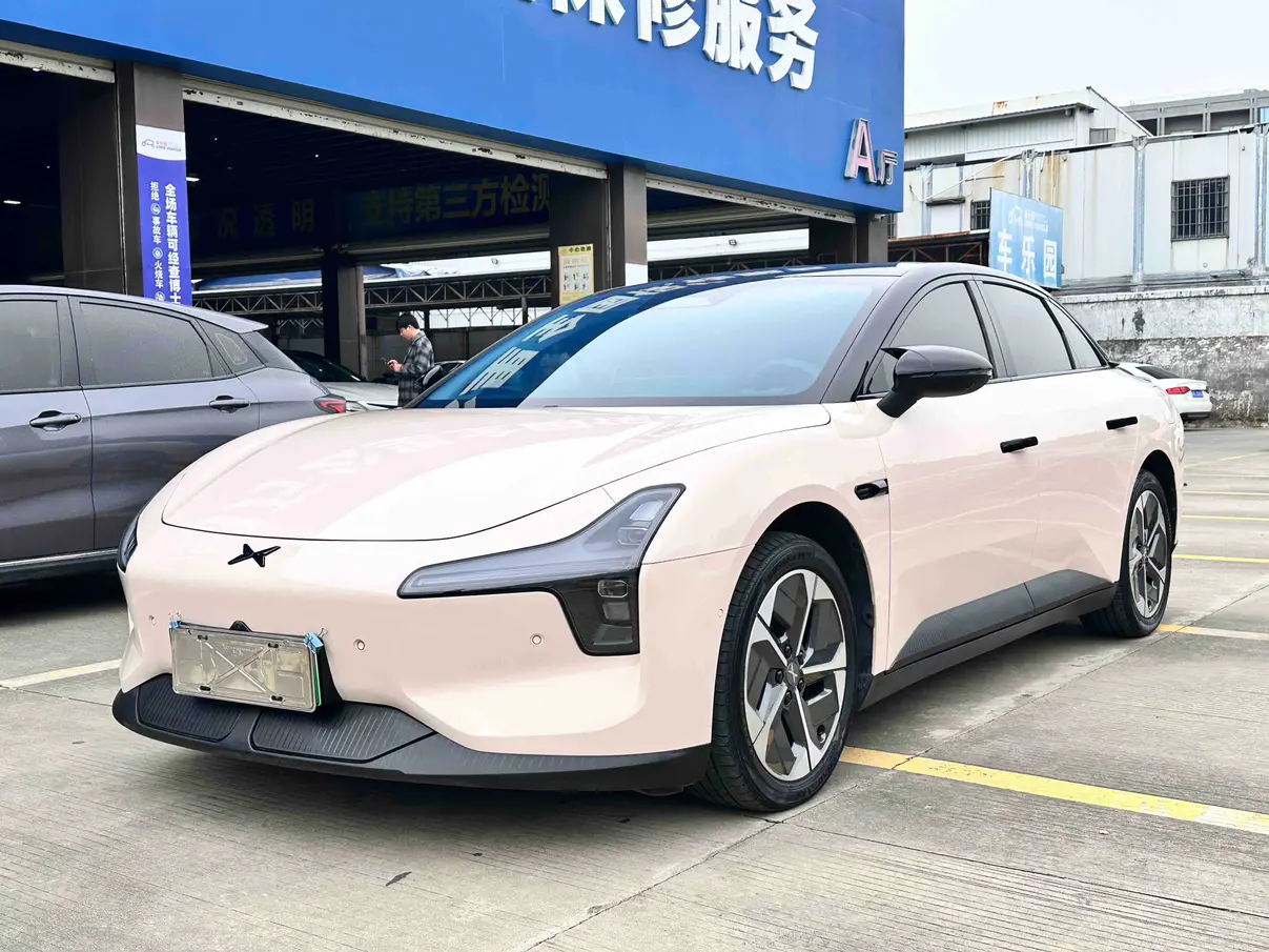 Xpeng Xiaopeng MONA M03  из Китая