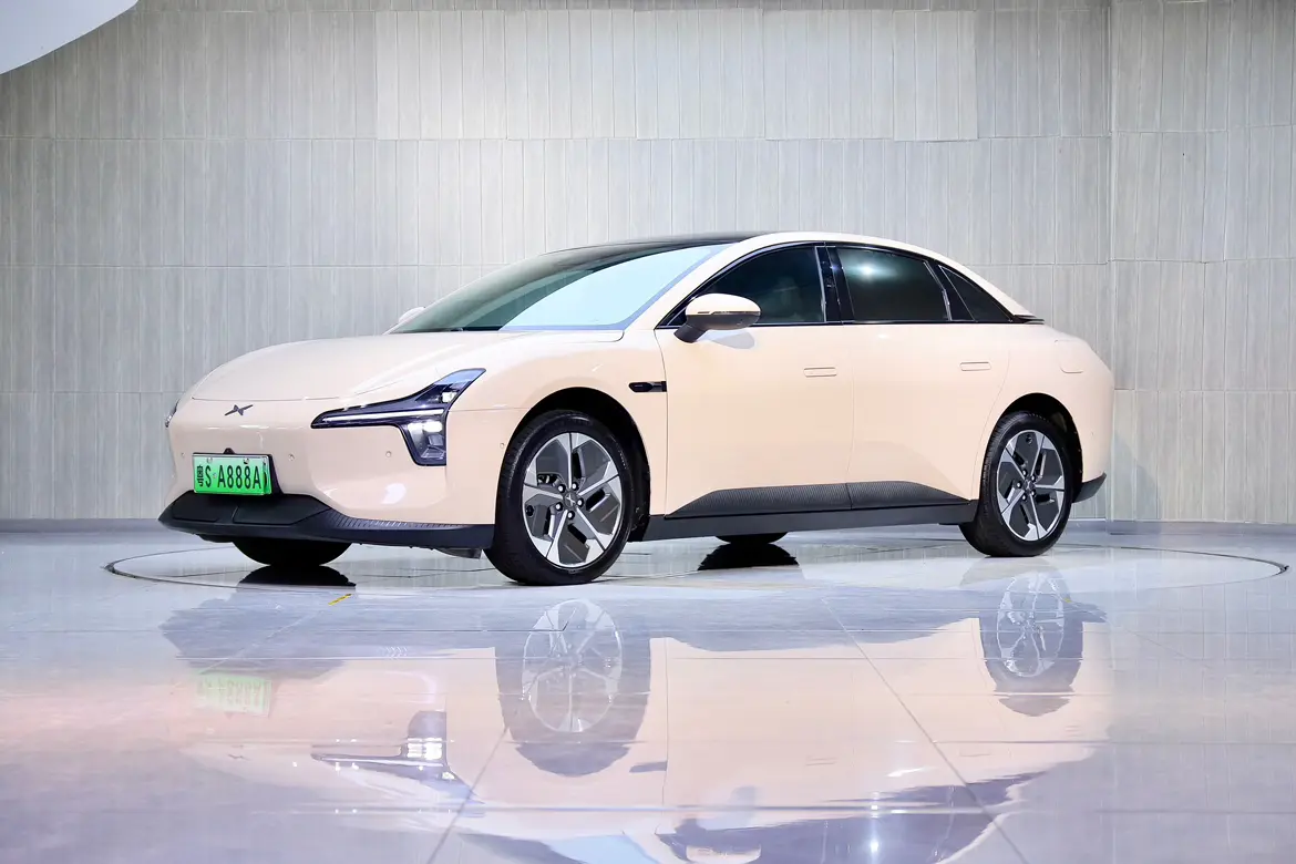 Xpeng Xiaopeng MONA M03  из Китая