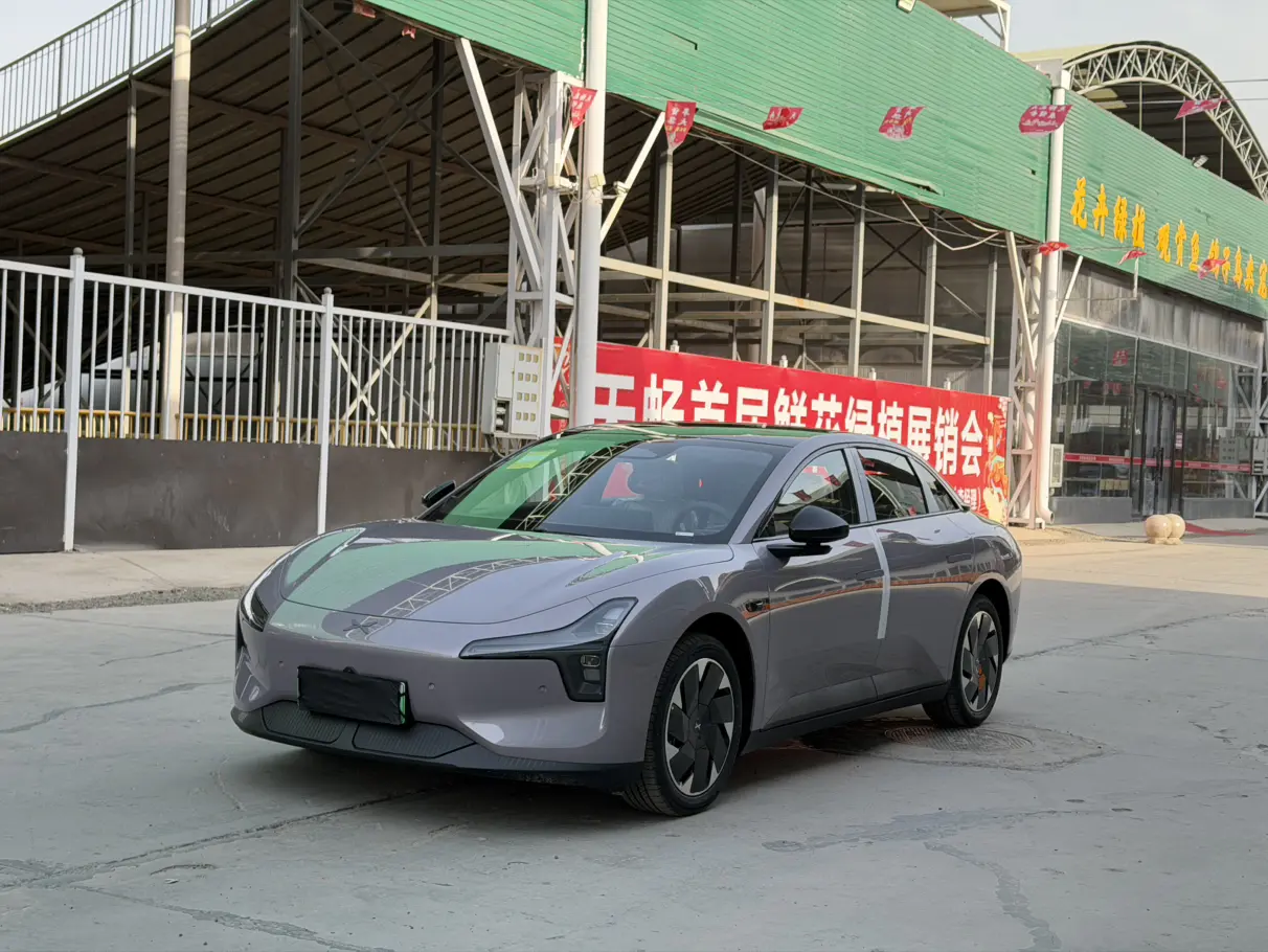 Xpeng Xiaopeng MONA M03  из Китая