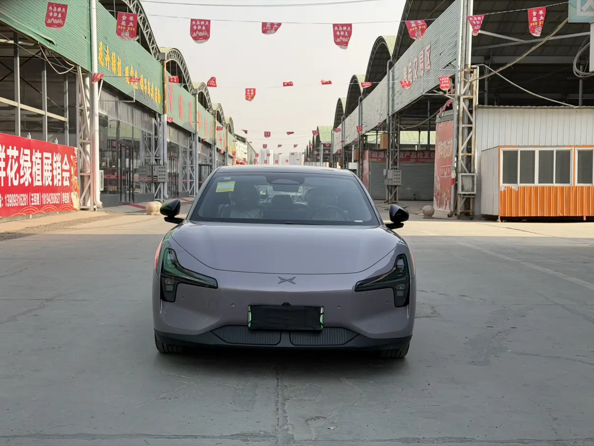 Xpeng Xiaopeng MONA M03  из Китая