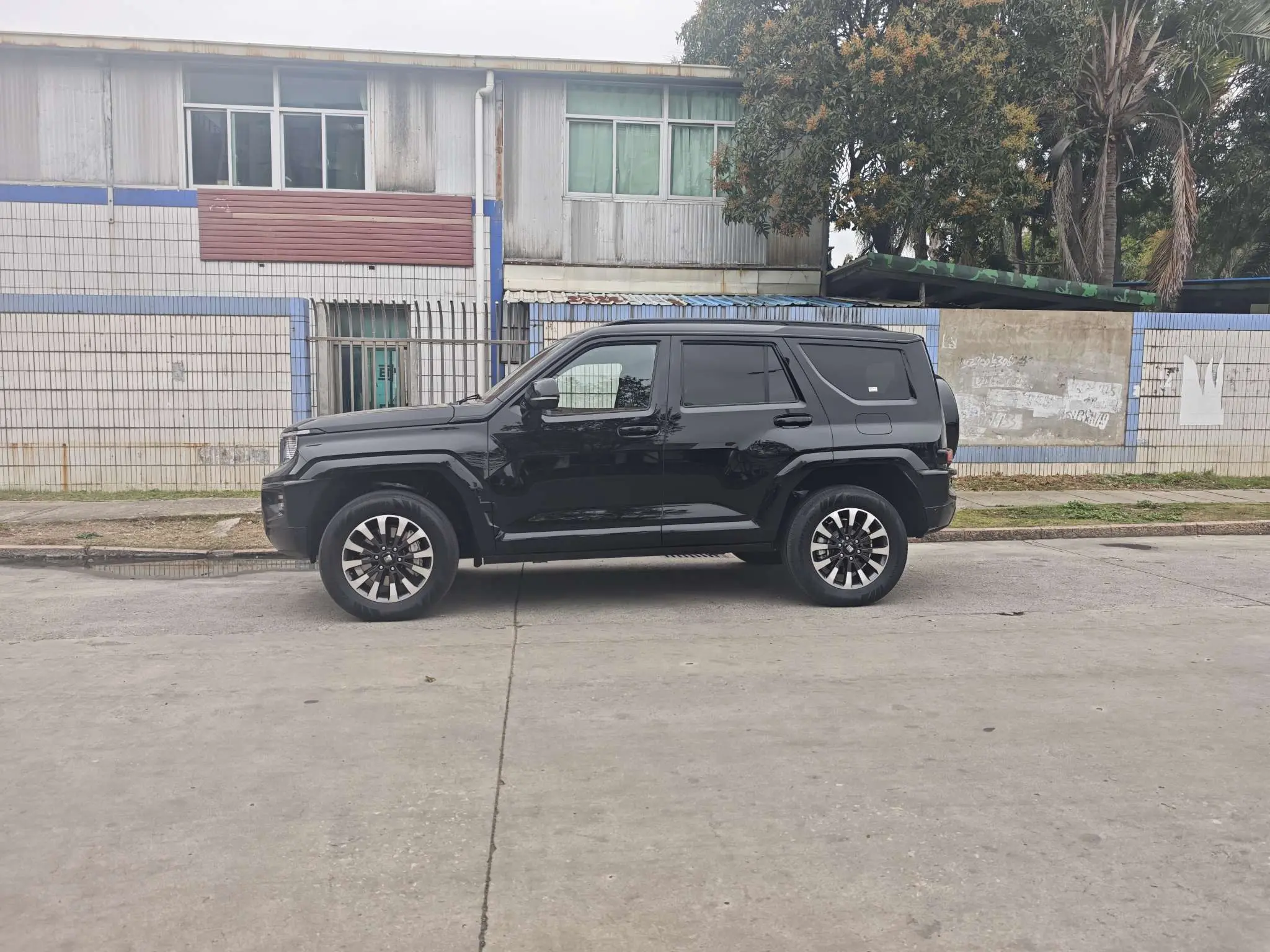 Tank 700 Hi4-T  из Китая