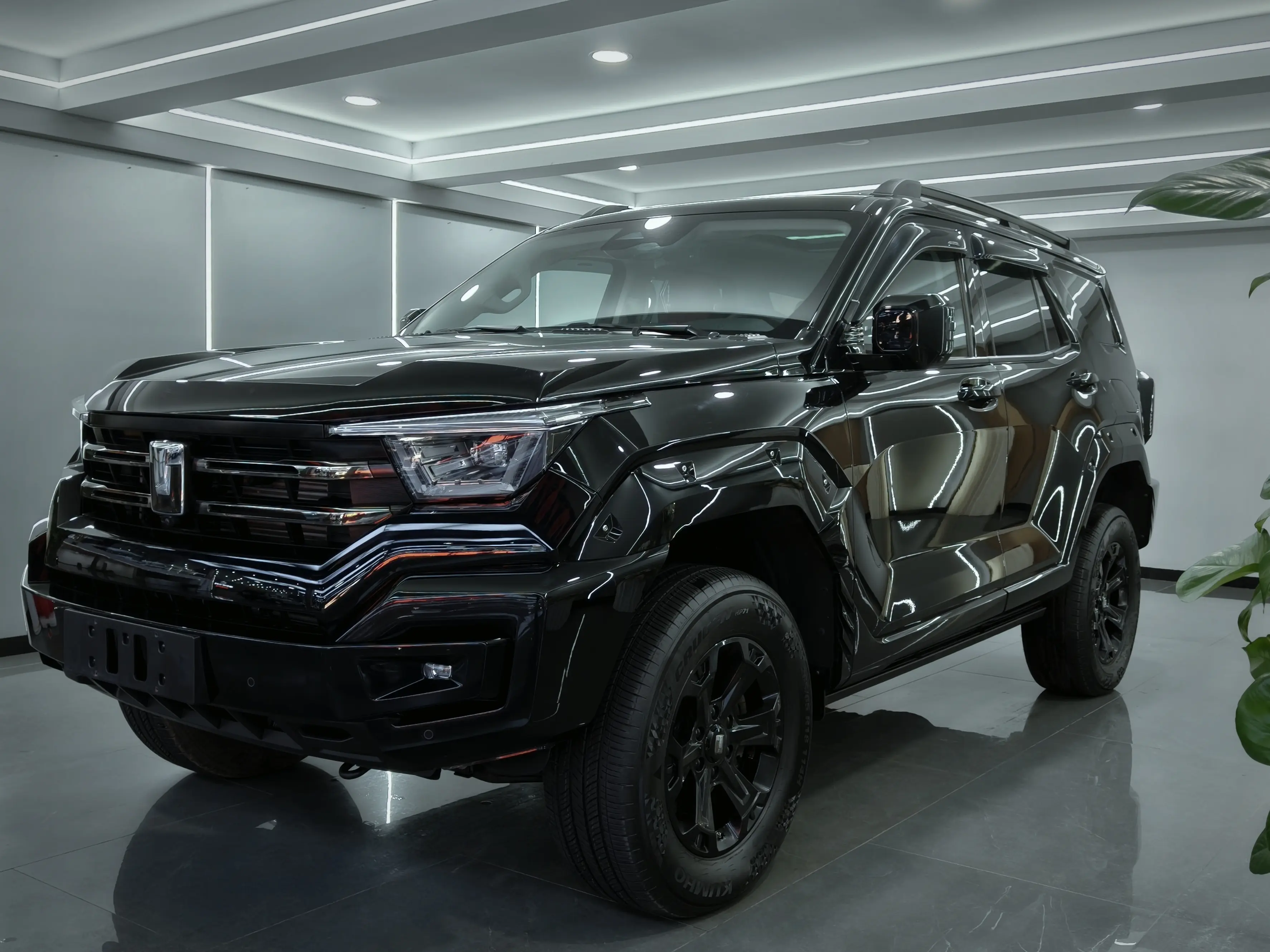 Tank 400 Hi4-T  из Китая