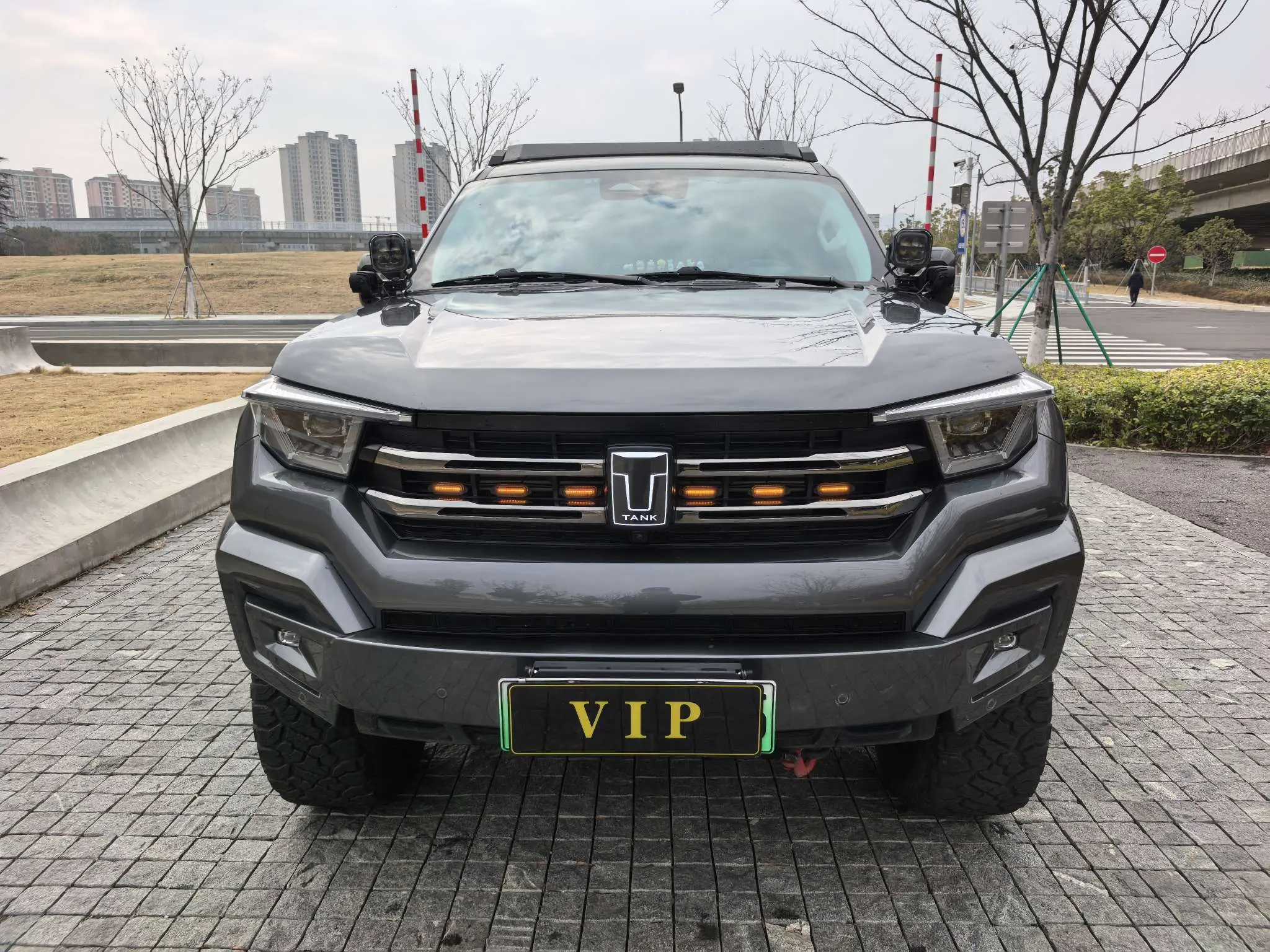 Tank 400 Hi4-T  из Китая