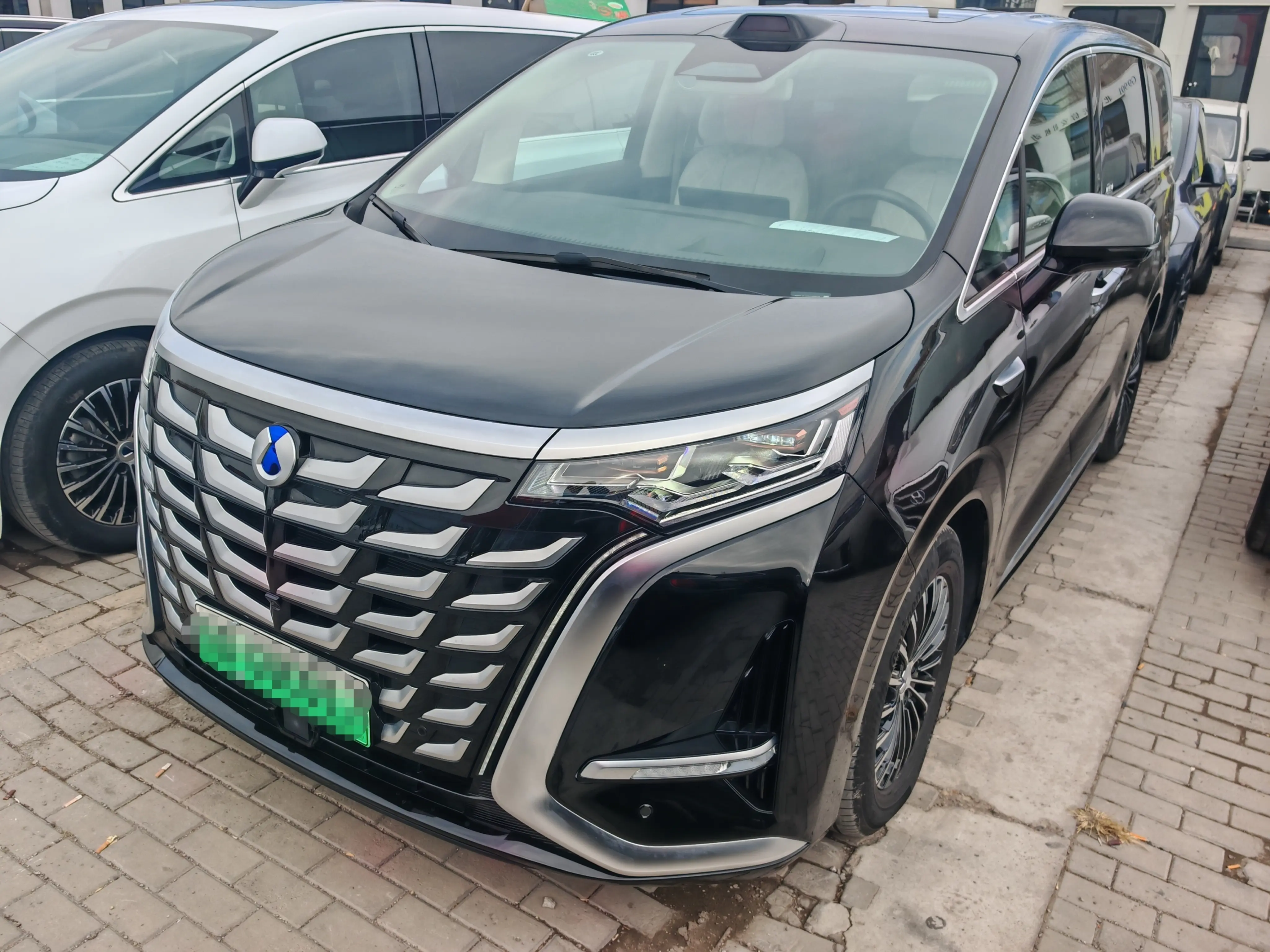 Denza D9 DM  из Китая