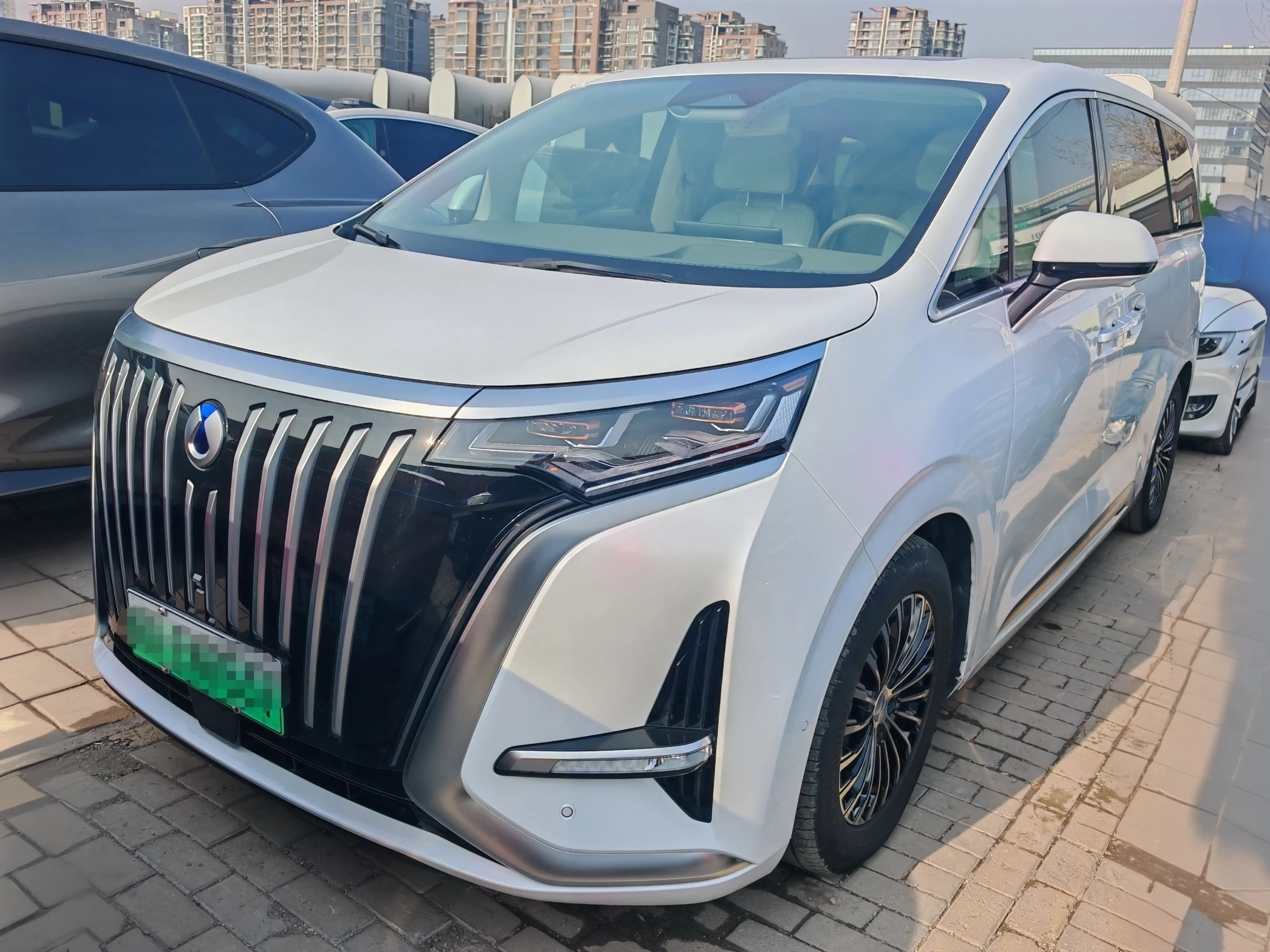 Denza D9 EV  из Китая