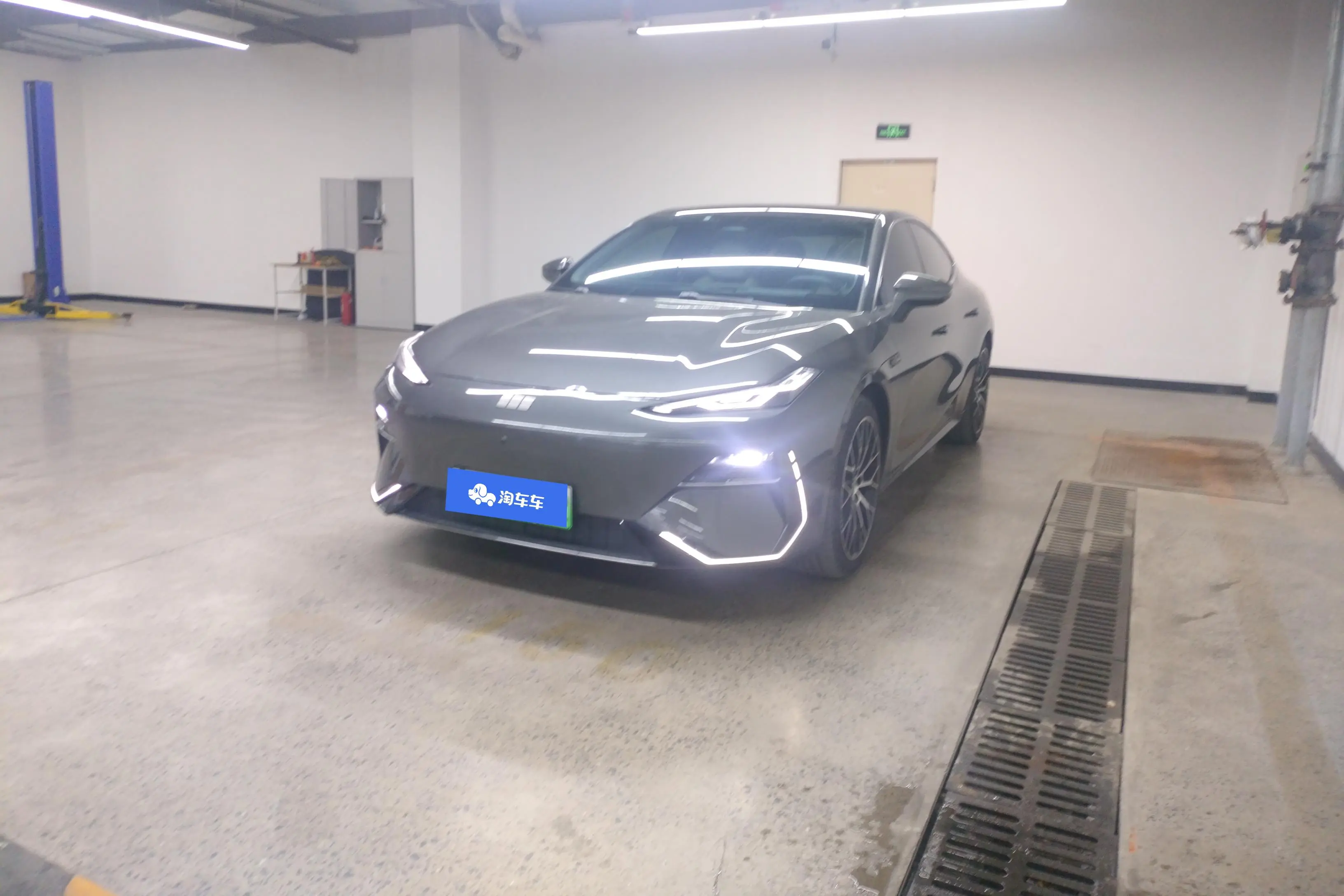 Geely Galaxy E8  из Китая