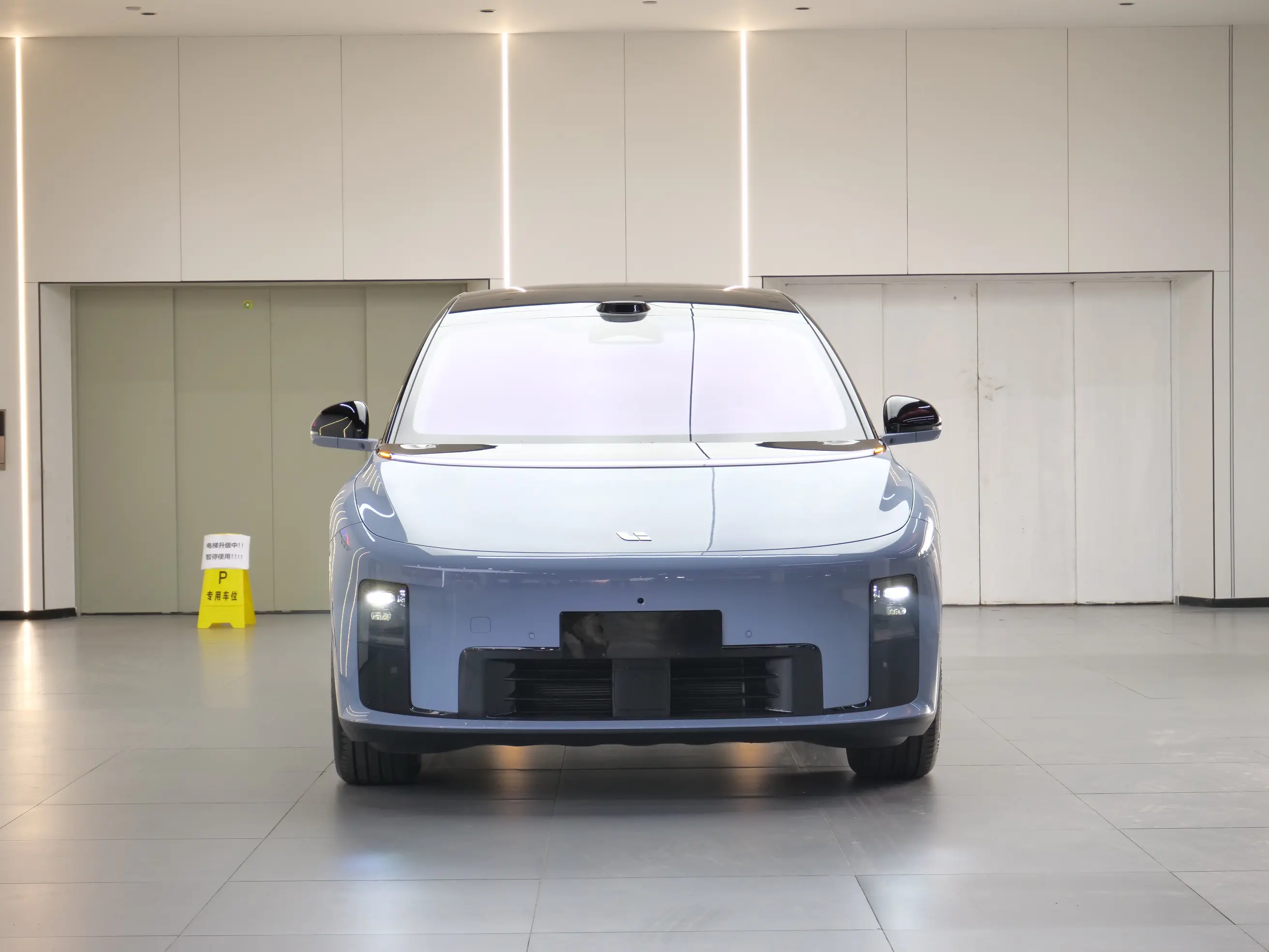 Li Ideal i8  из Китая