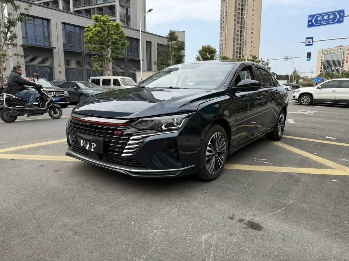 Dongfeng Yixuan MAX  из Китая