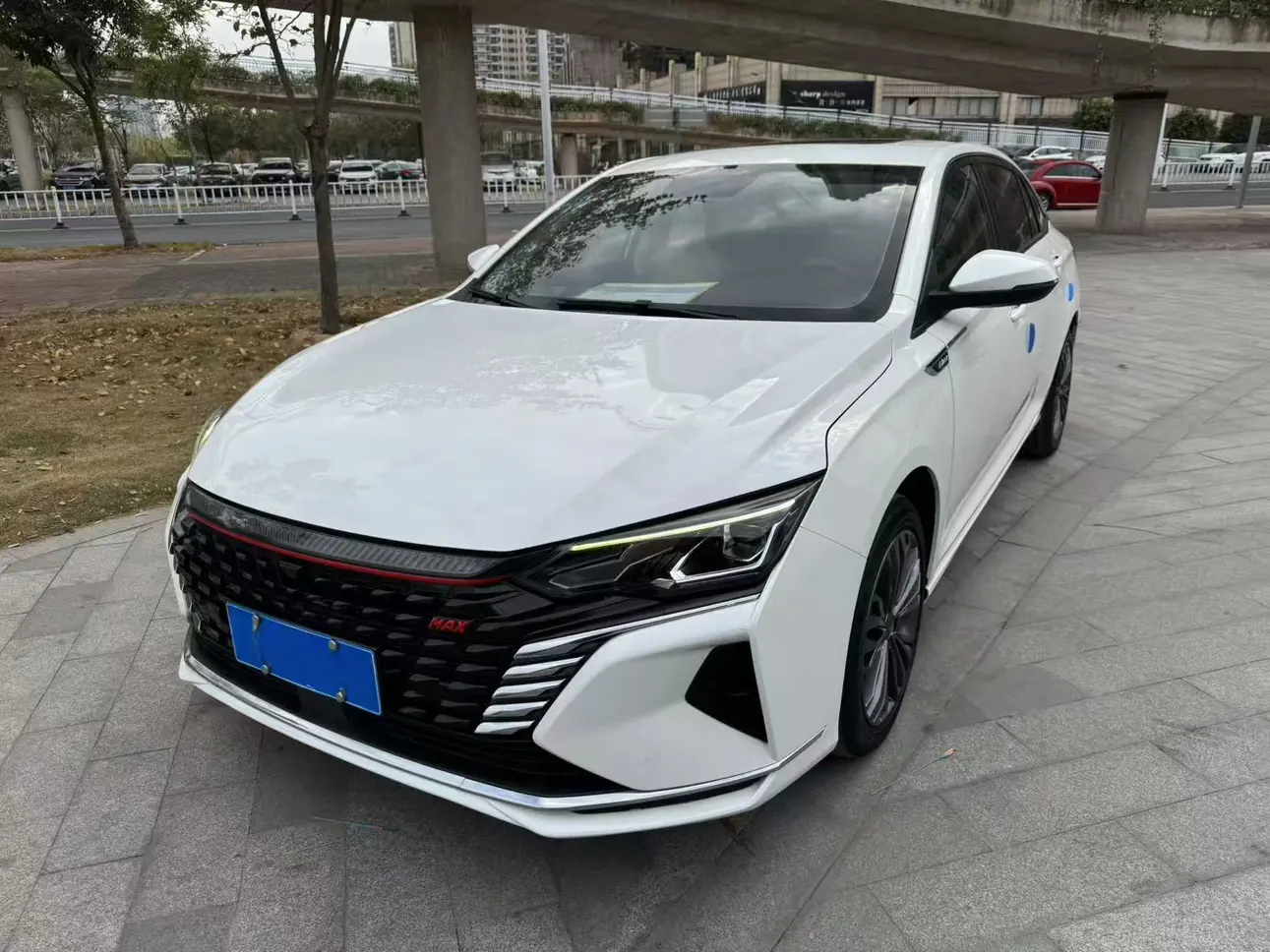 Dongfeng Yixuan MAX  из Китая