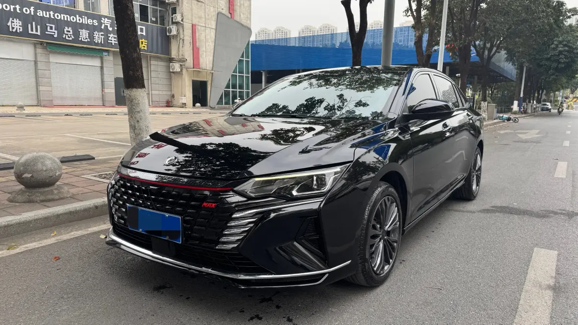 Dongfeng Yixuan MAX  из Китая