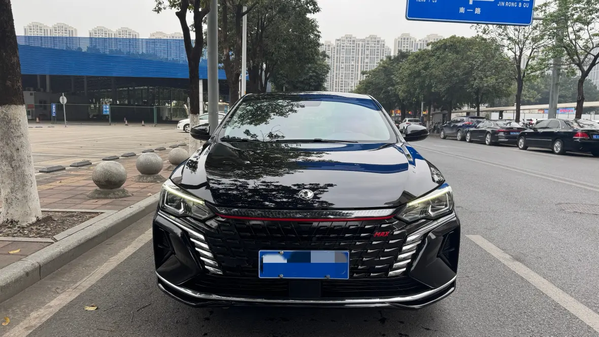 Dongfeng Yixuan MAX  из Китая