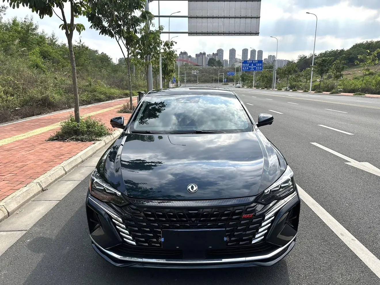 Dongfeng Yixuan MAX  из Китая