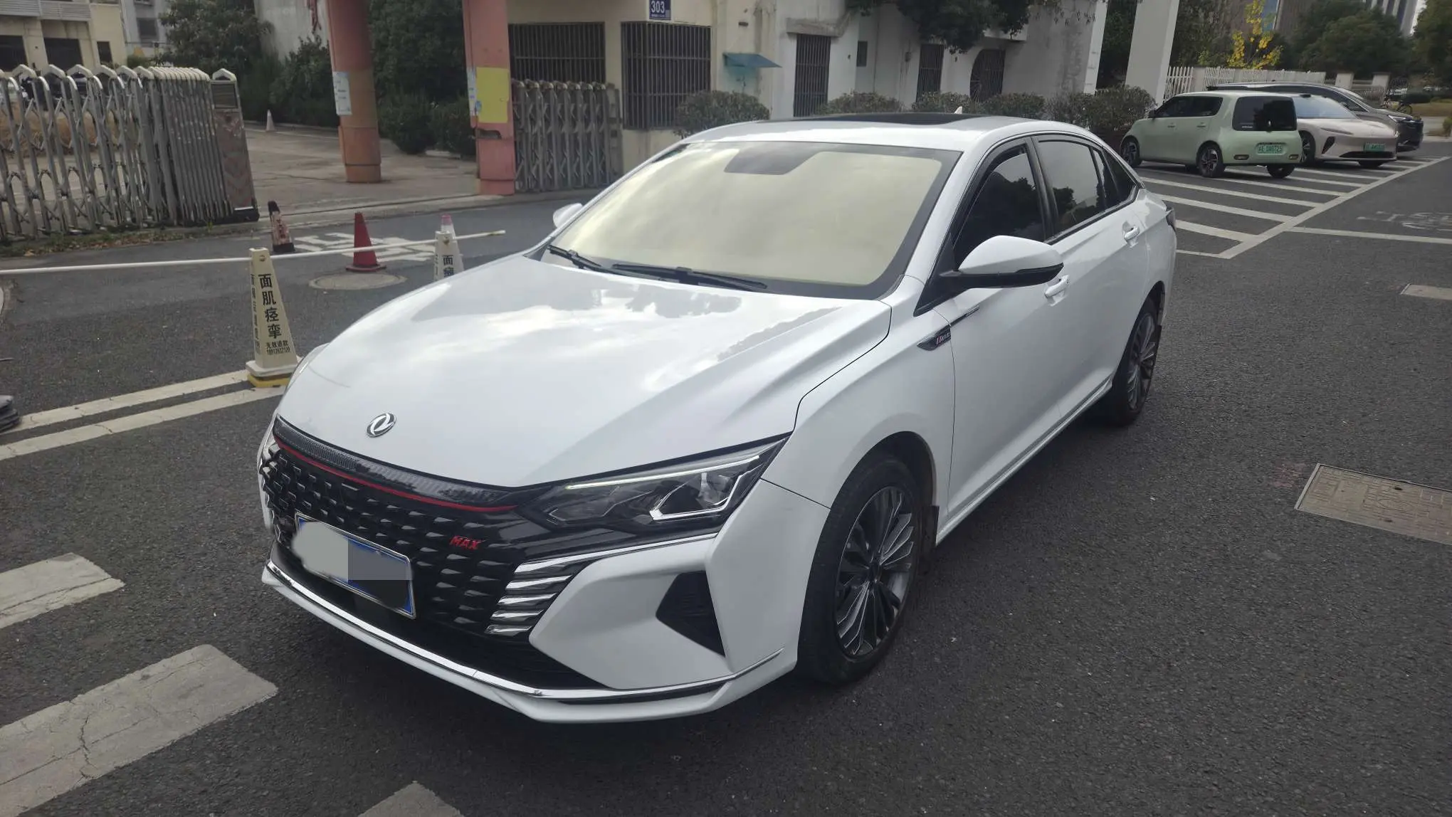 Dongfeng Yixuan MAX  из Китая