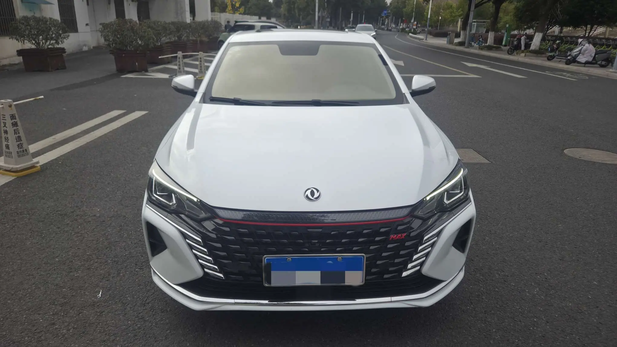 Dongfeng Yixuan MAX  из Китая