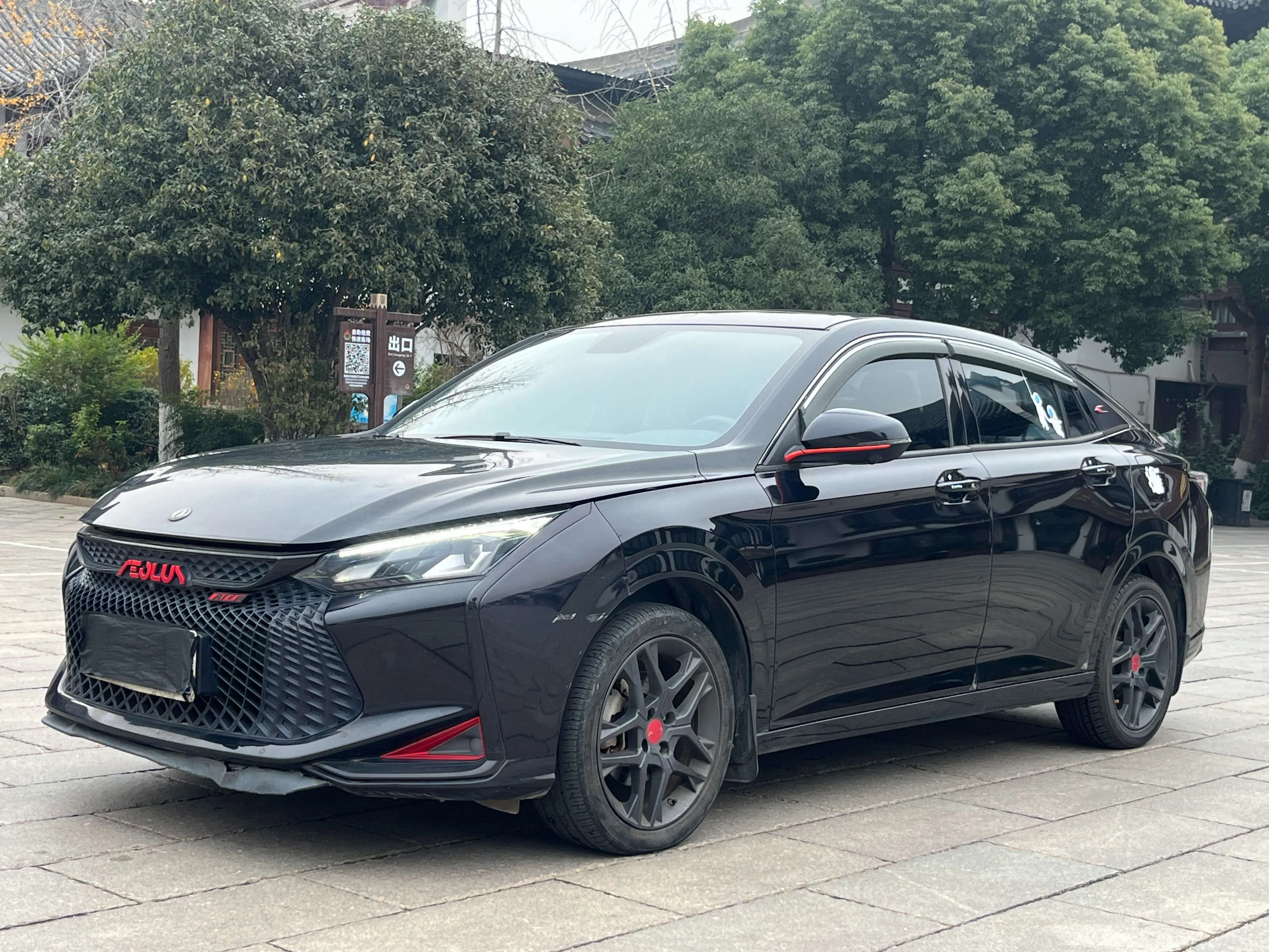 Dongfeng Yixuan  из Китая