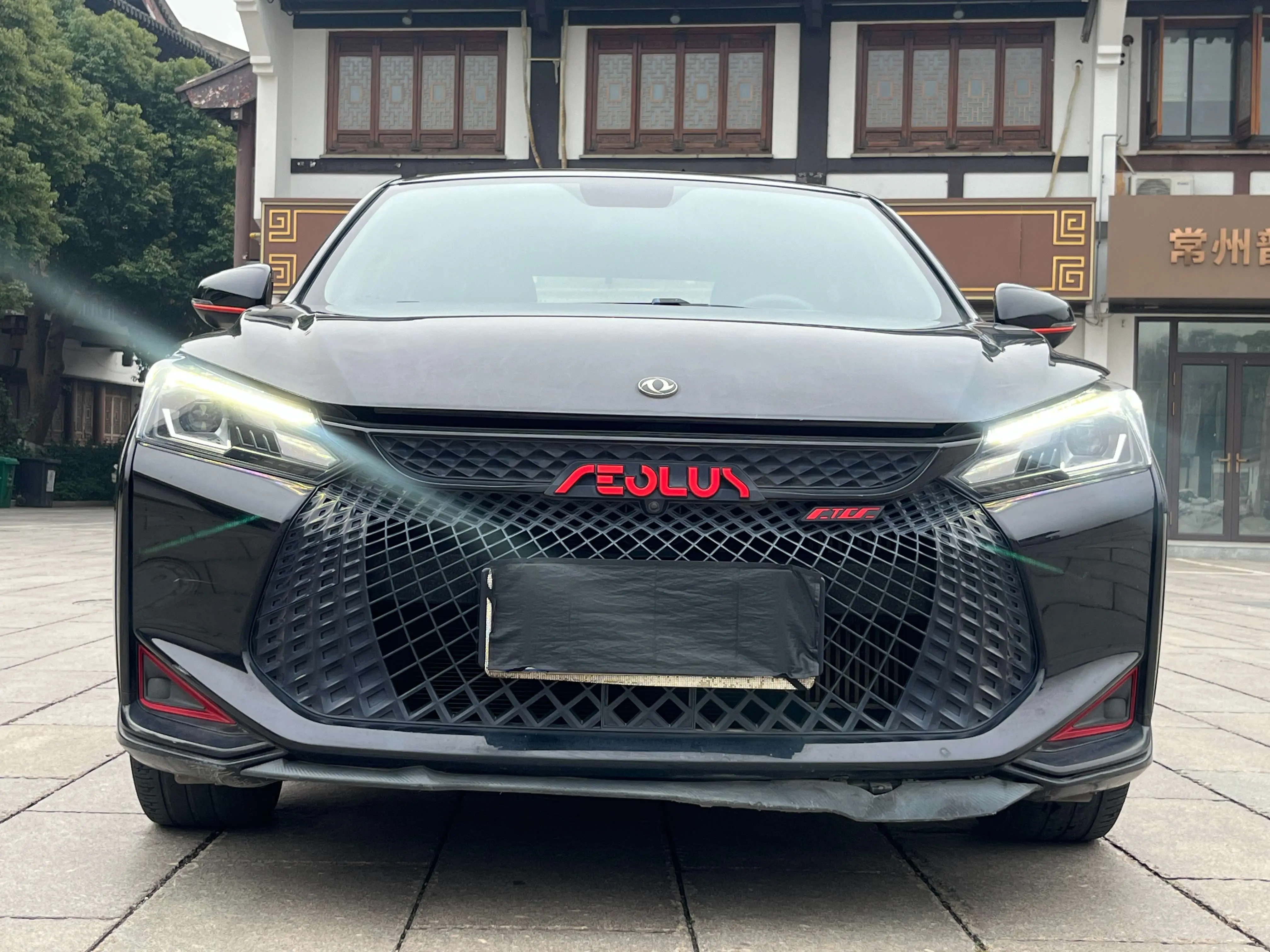 Dongfeng Yixuan  из Китая