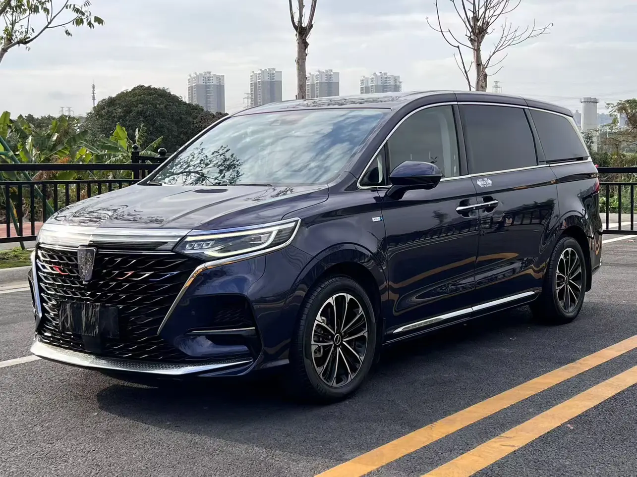 Roewe iMAX8  из Китая