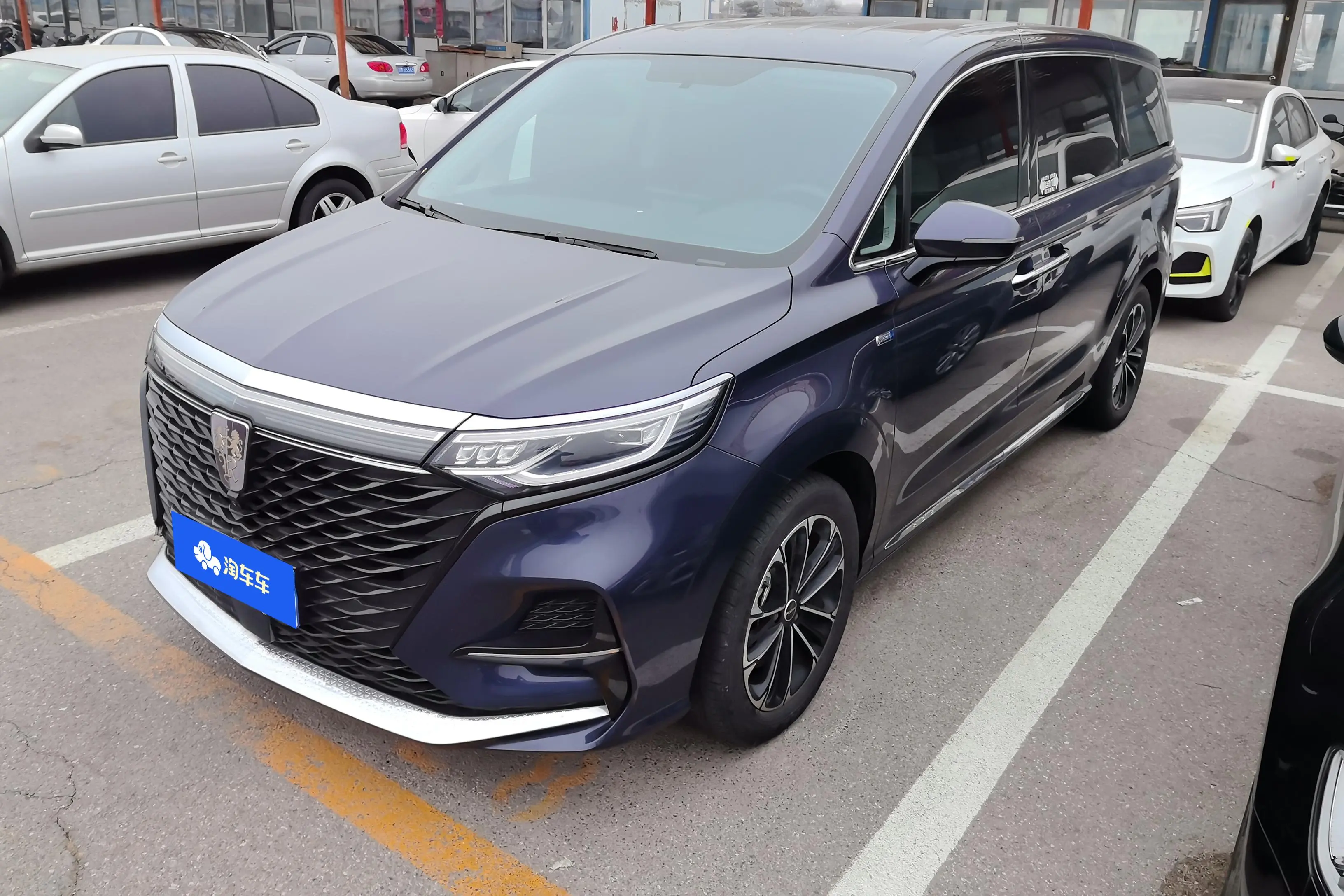 Roewe iMAX8  из Китая