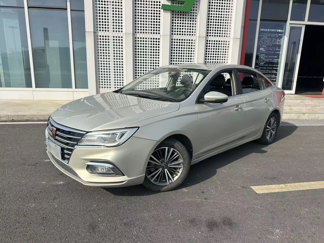 Roewe i5  из Китая