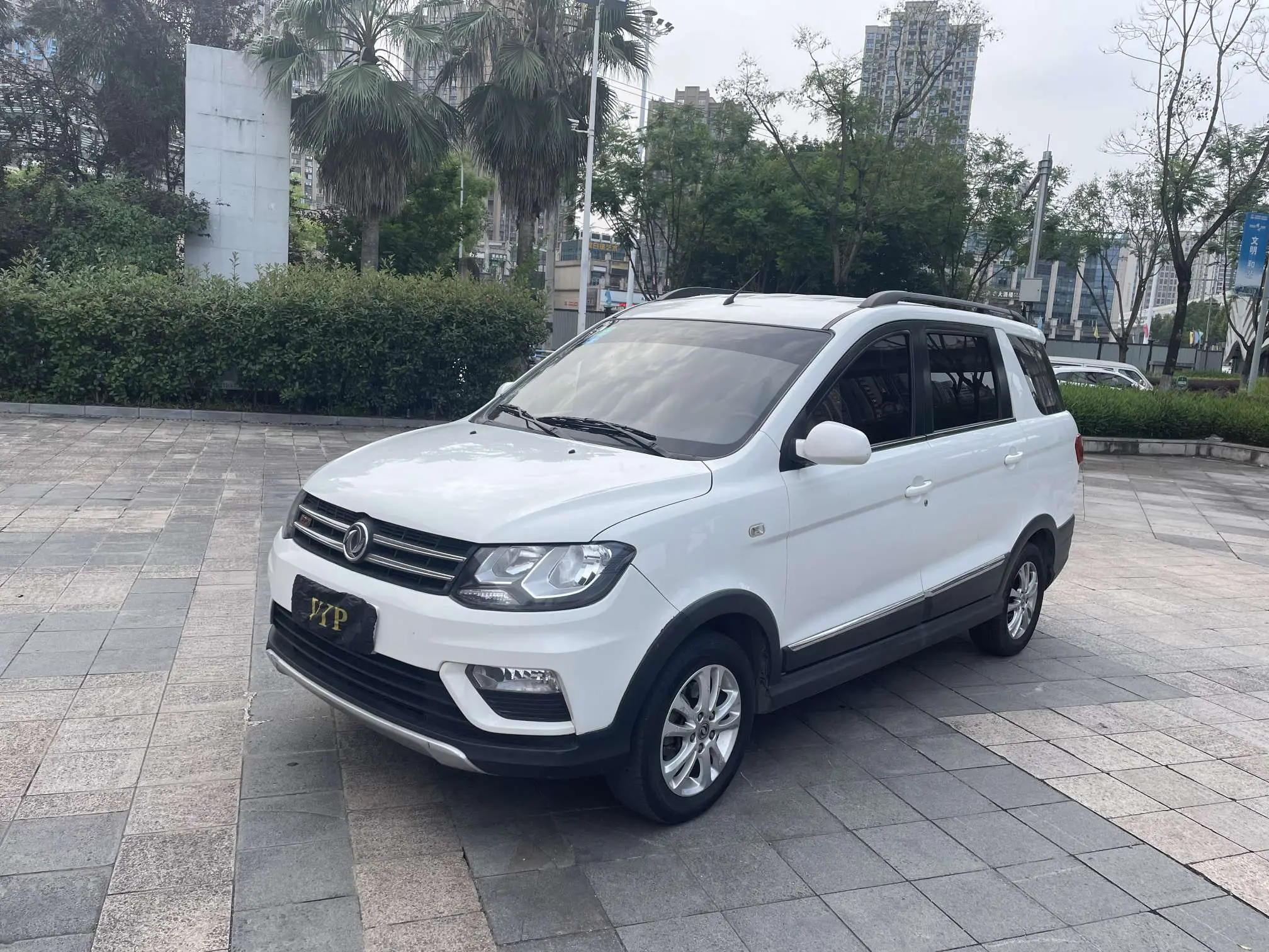 Dongfeng Fengon 370  из Китая