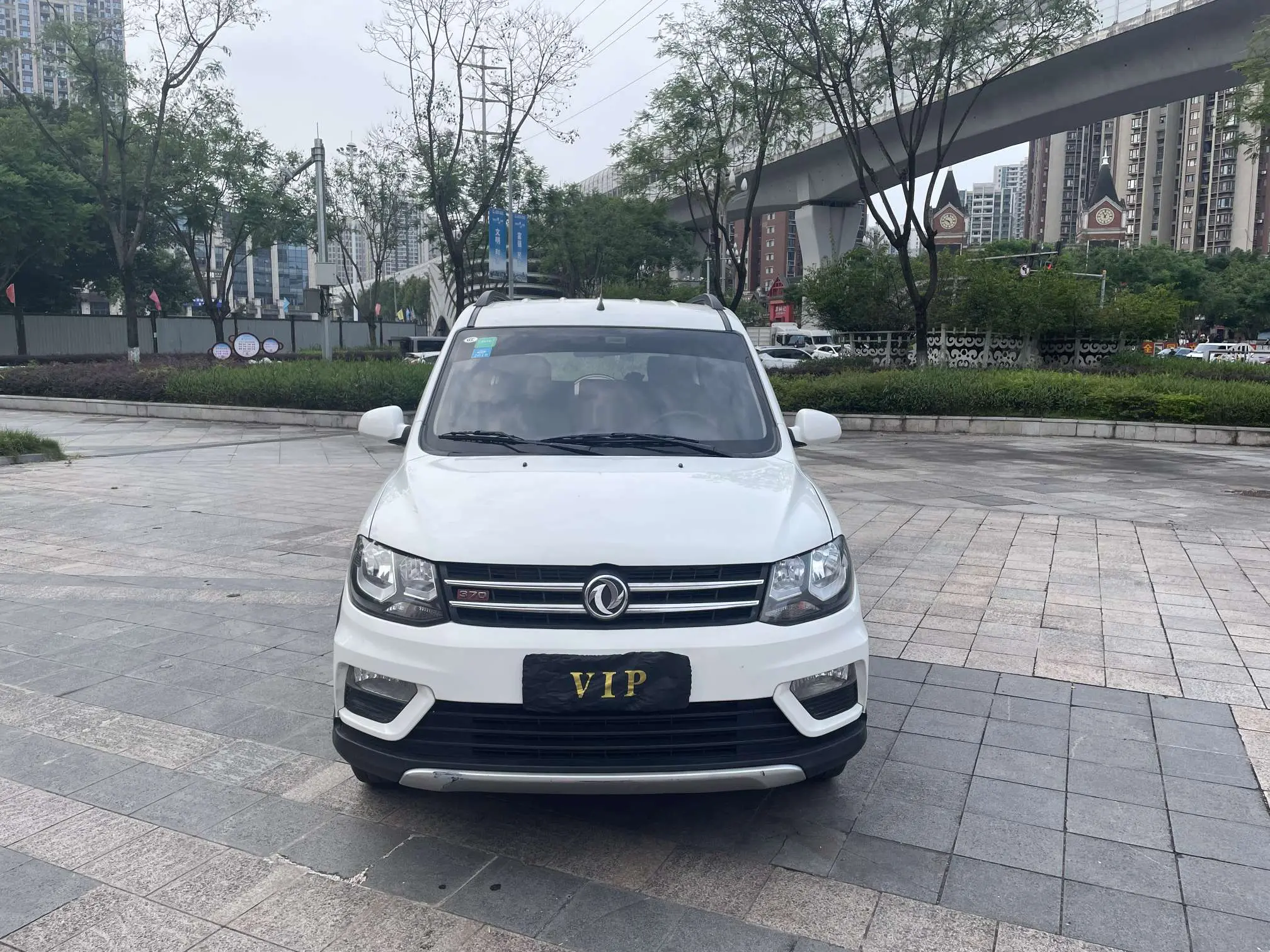Dongfeng Fengon 370  из Китая