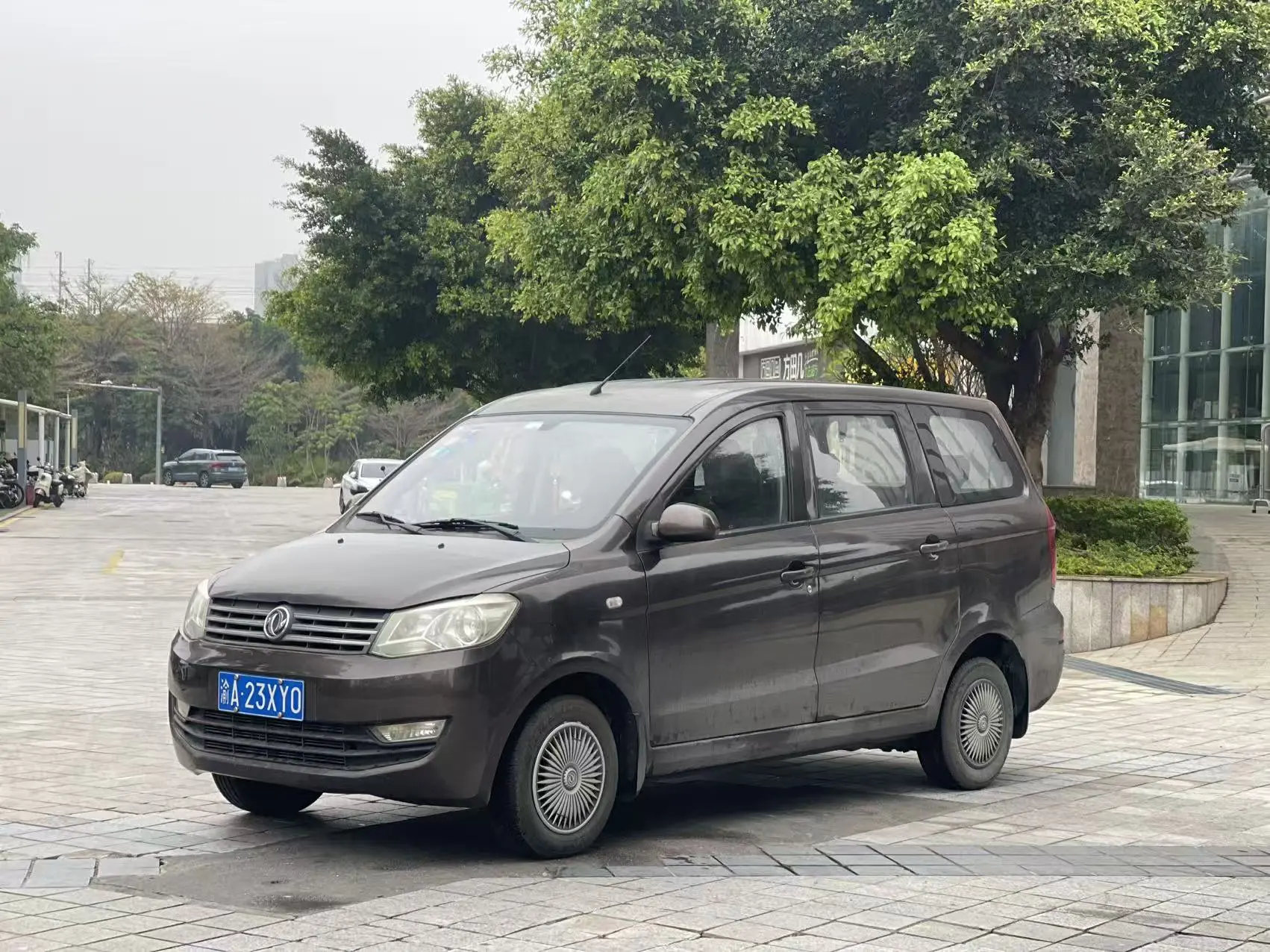 Dongfeng Fengon 330  из Китая