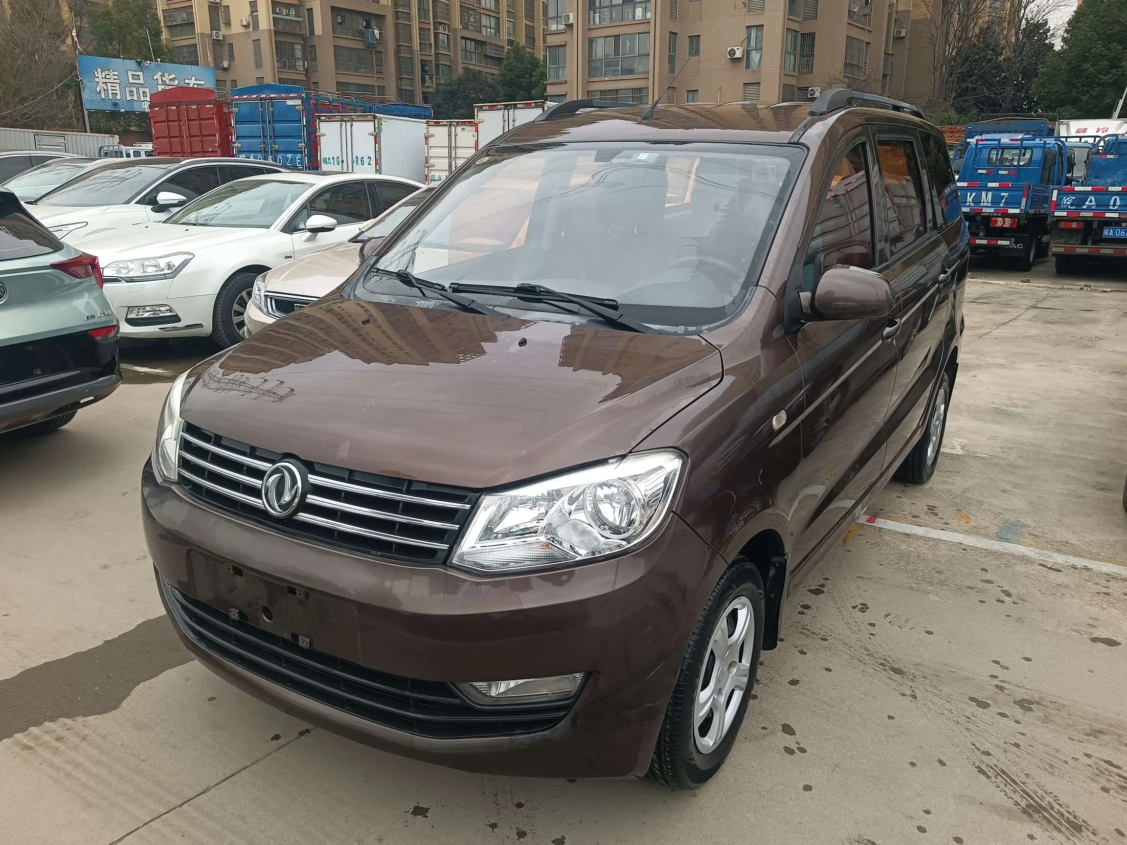 Dongfeng Fengon 330  из Китая