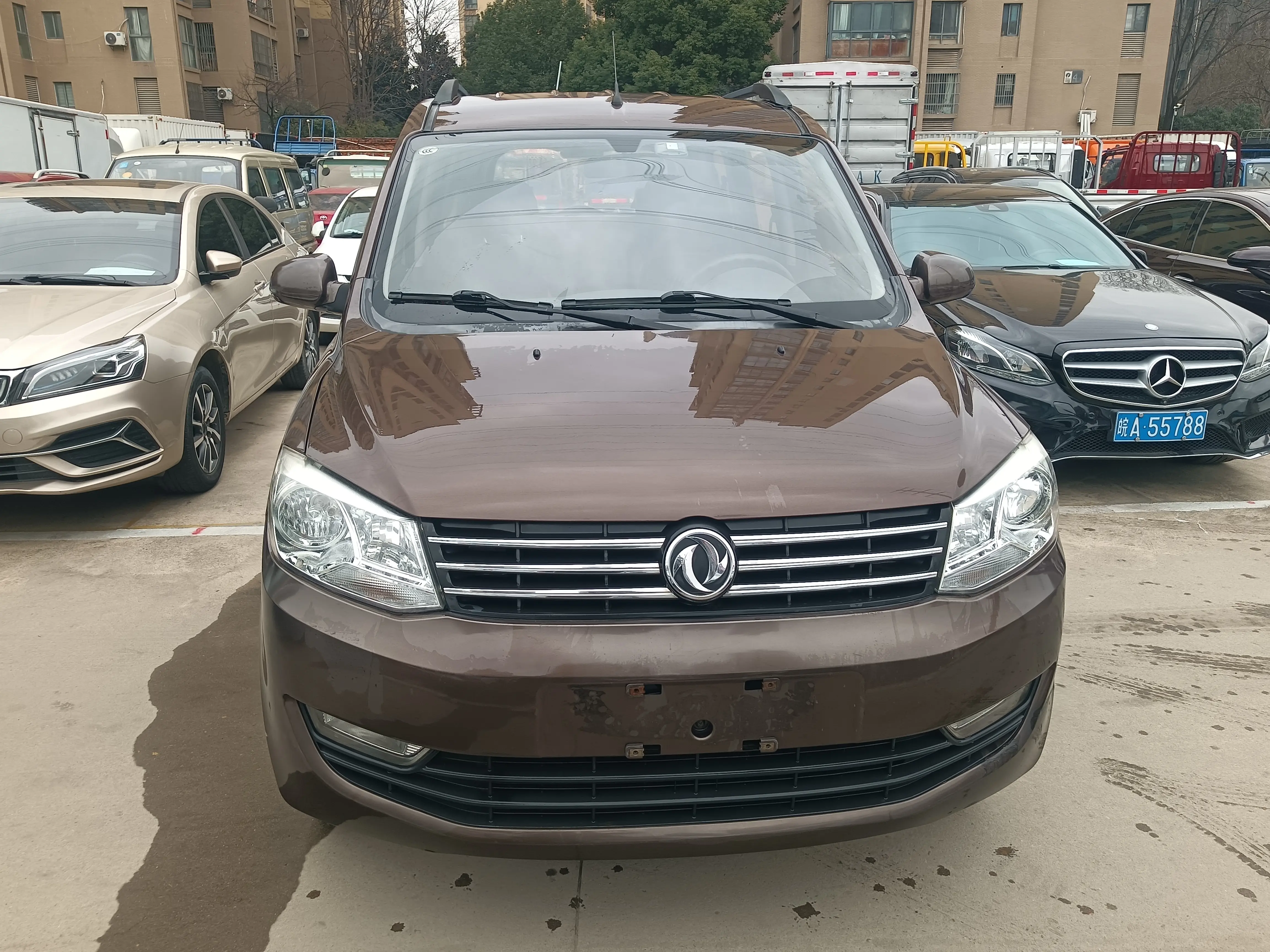 Dongfeng Fengon 330  из Китая