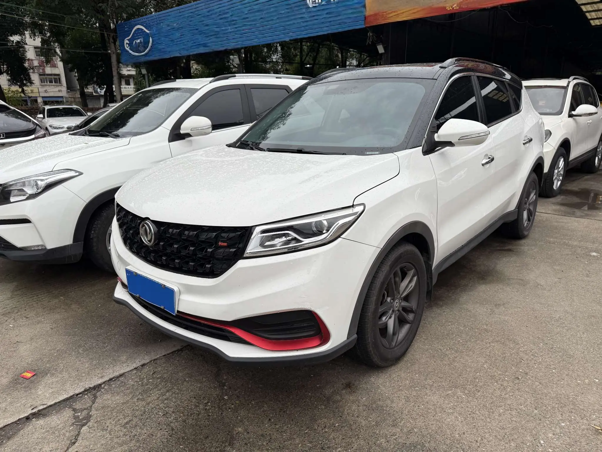 Dongfeng Fengon 580  из Китая