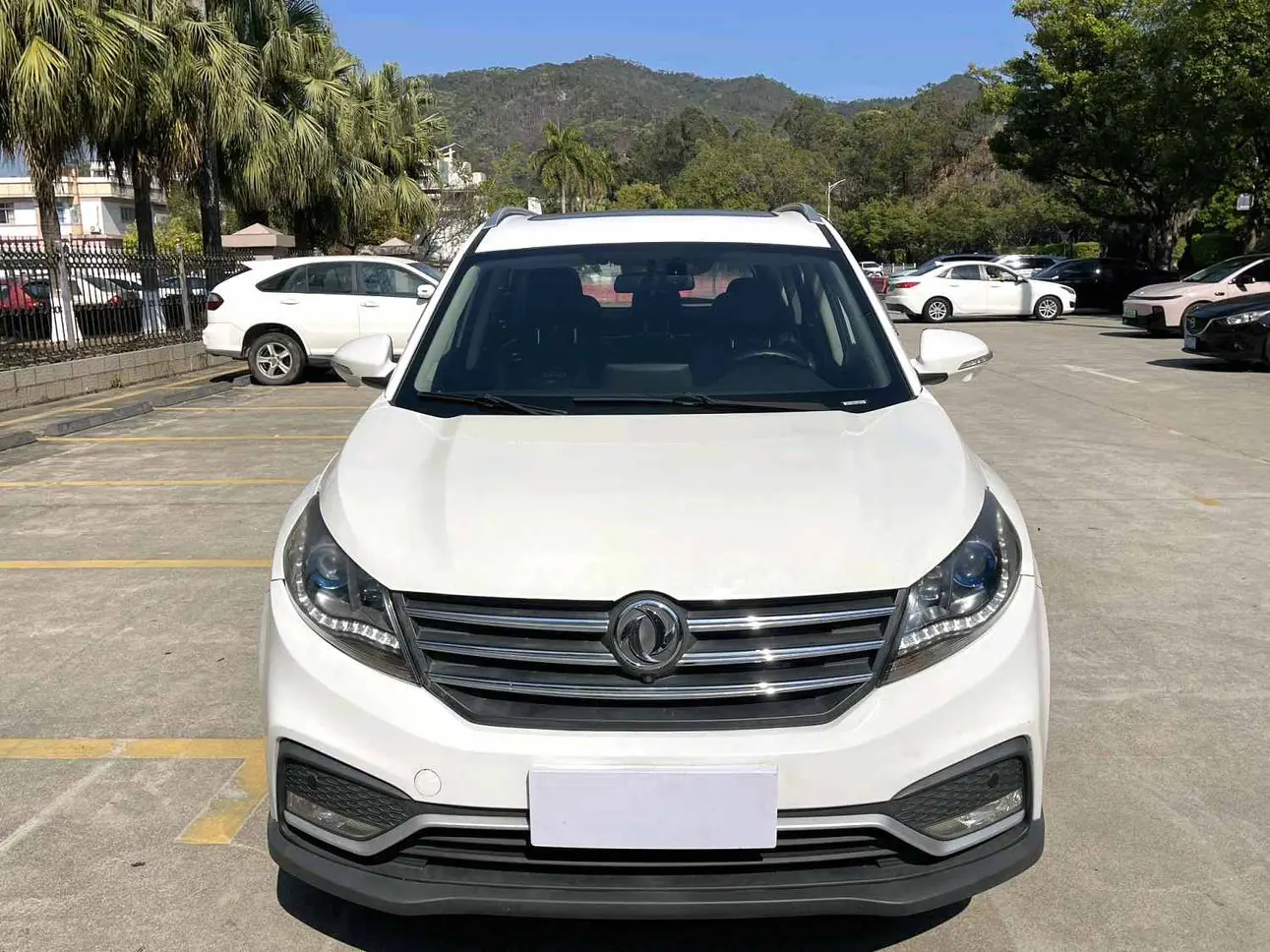 Dongfeng Fengon 580  из Китая