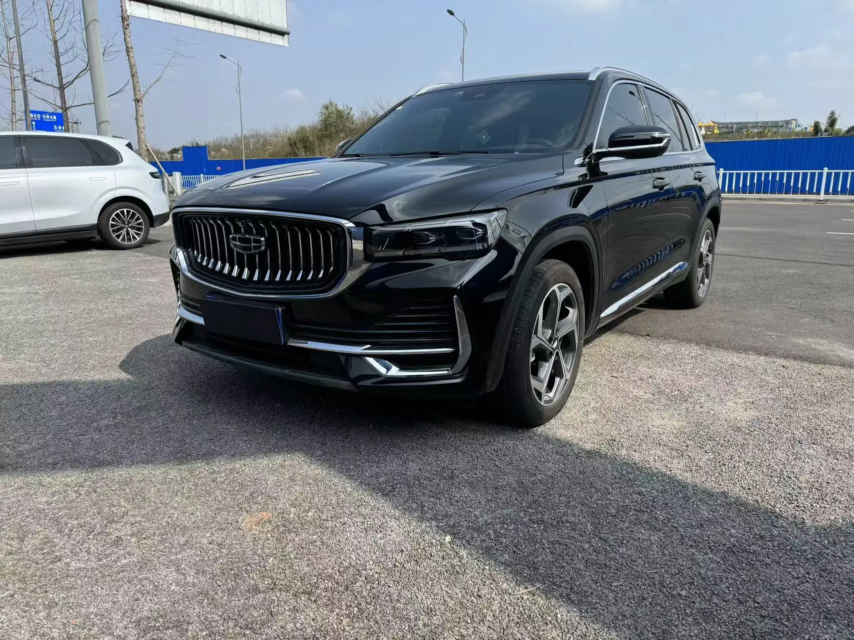Geely Monjaro (Xingyue L)  из Китая