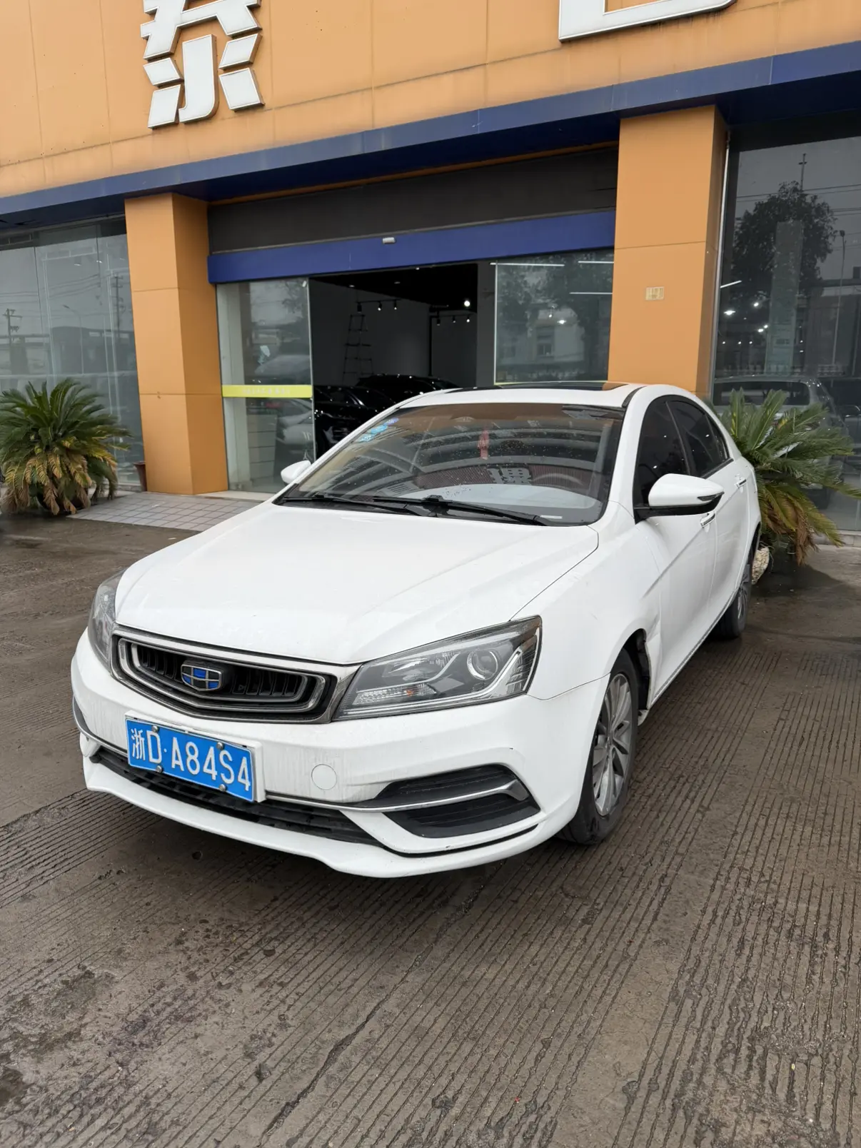 Geely Emgrand  из Китая