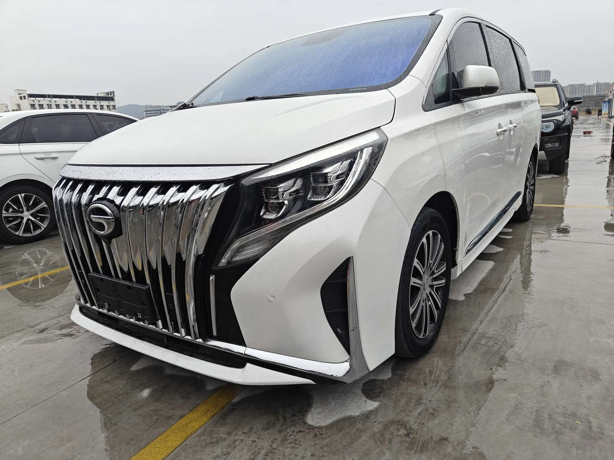 GAC Trumpchi M8  из Китая