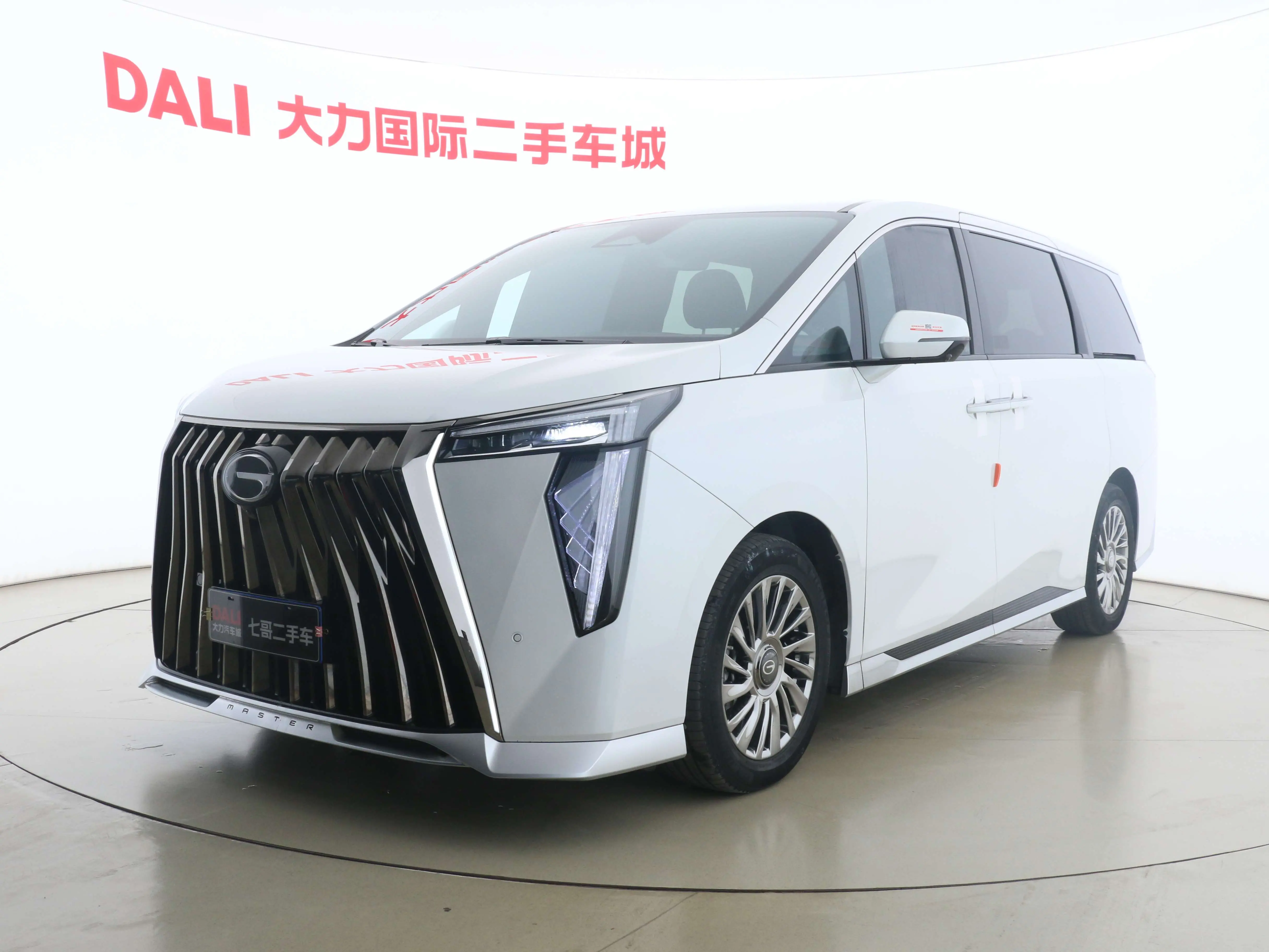 GAC Trumpchi M8  из Китая